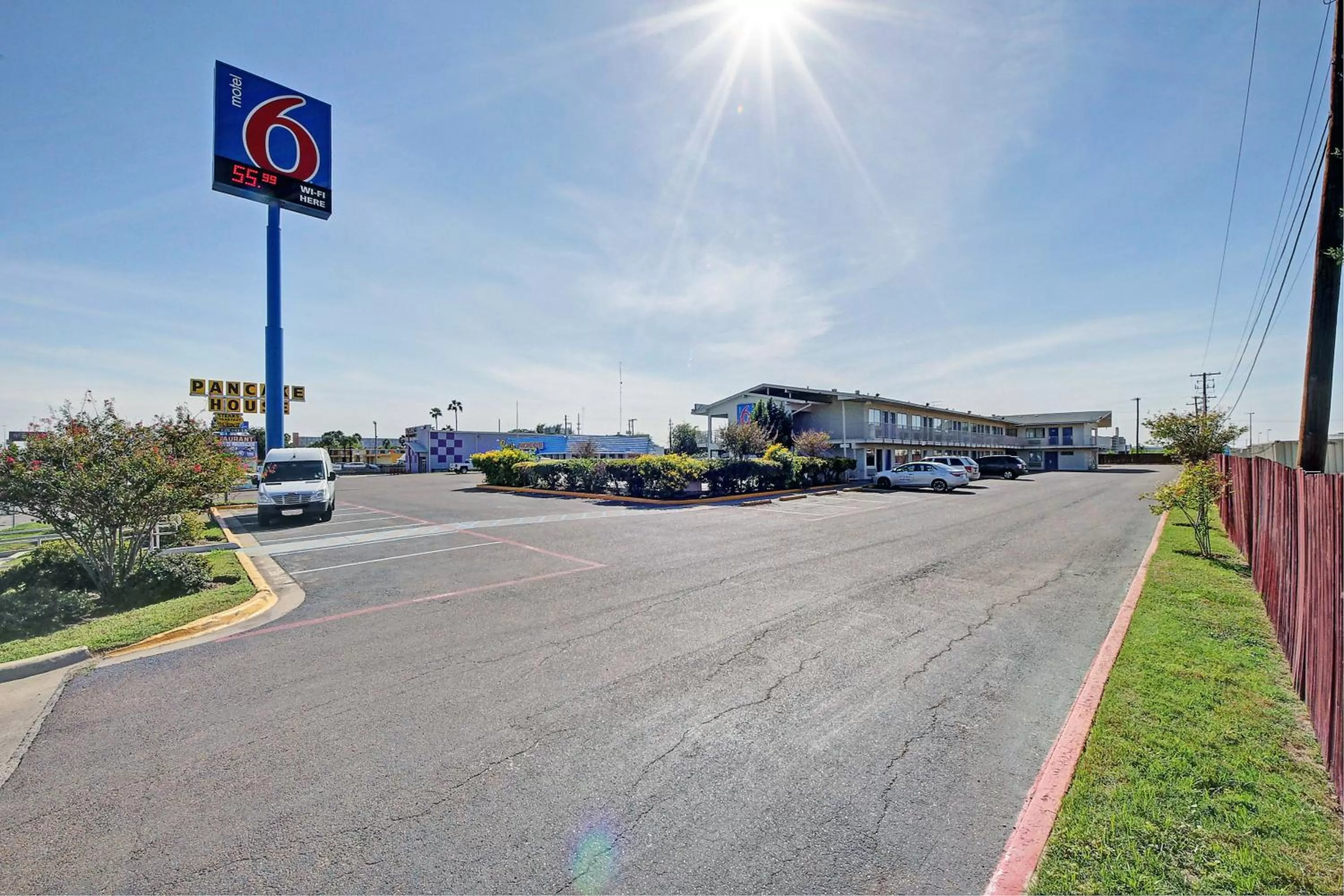 Property building in Motel 6-Laredo, TX - South