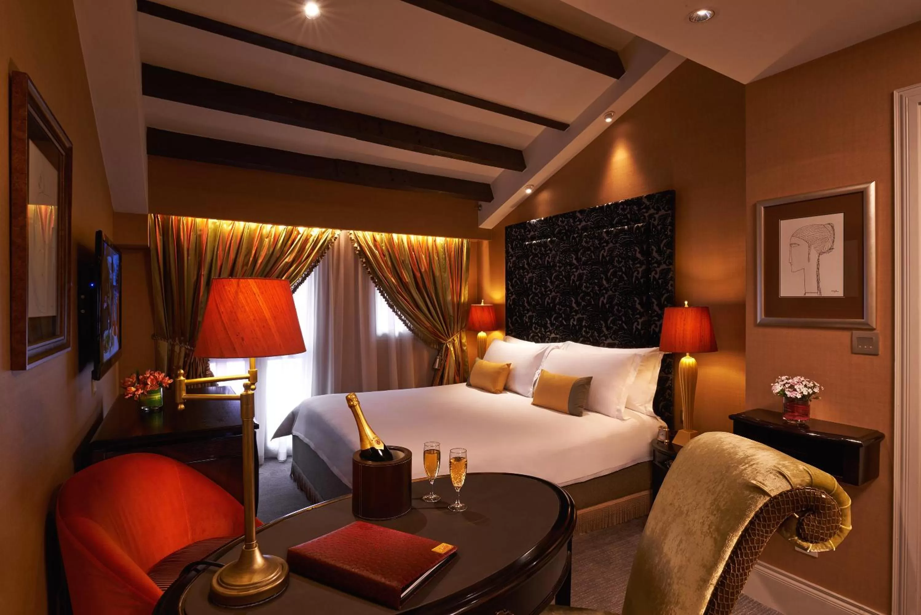 Bed in The Scarlet Singapore