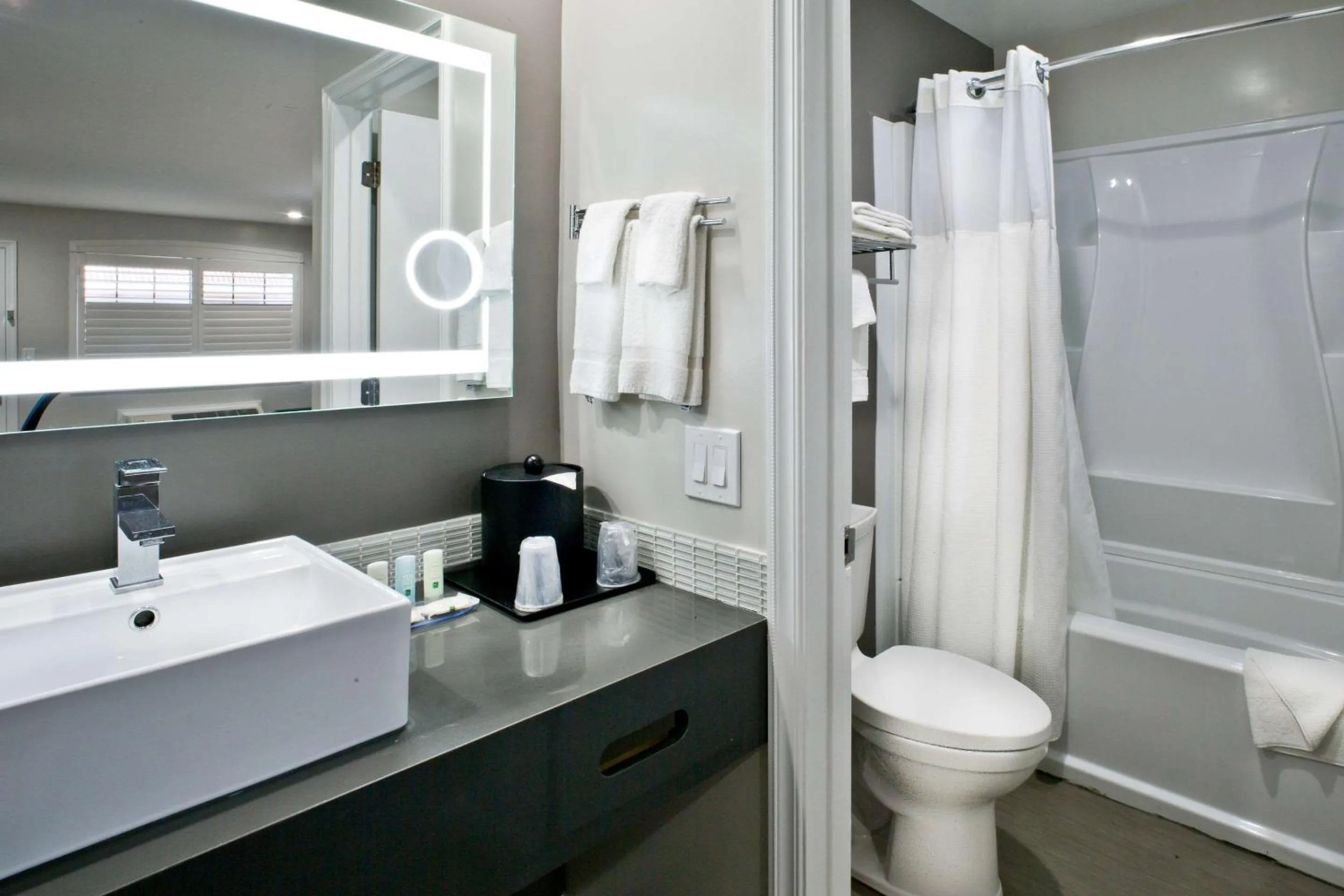 Bathroom in Bay Area Inn & Suites