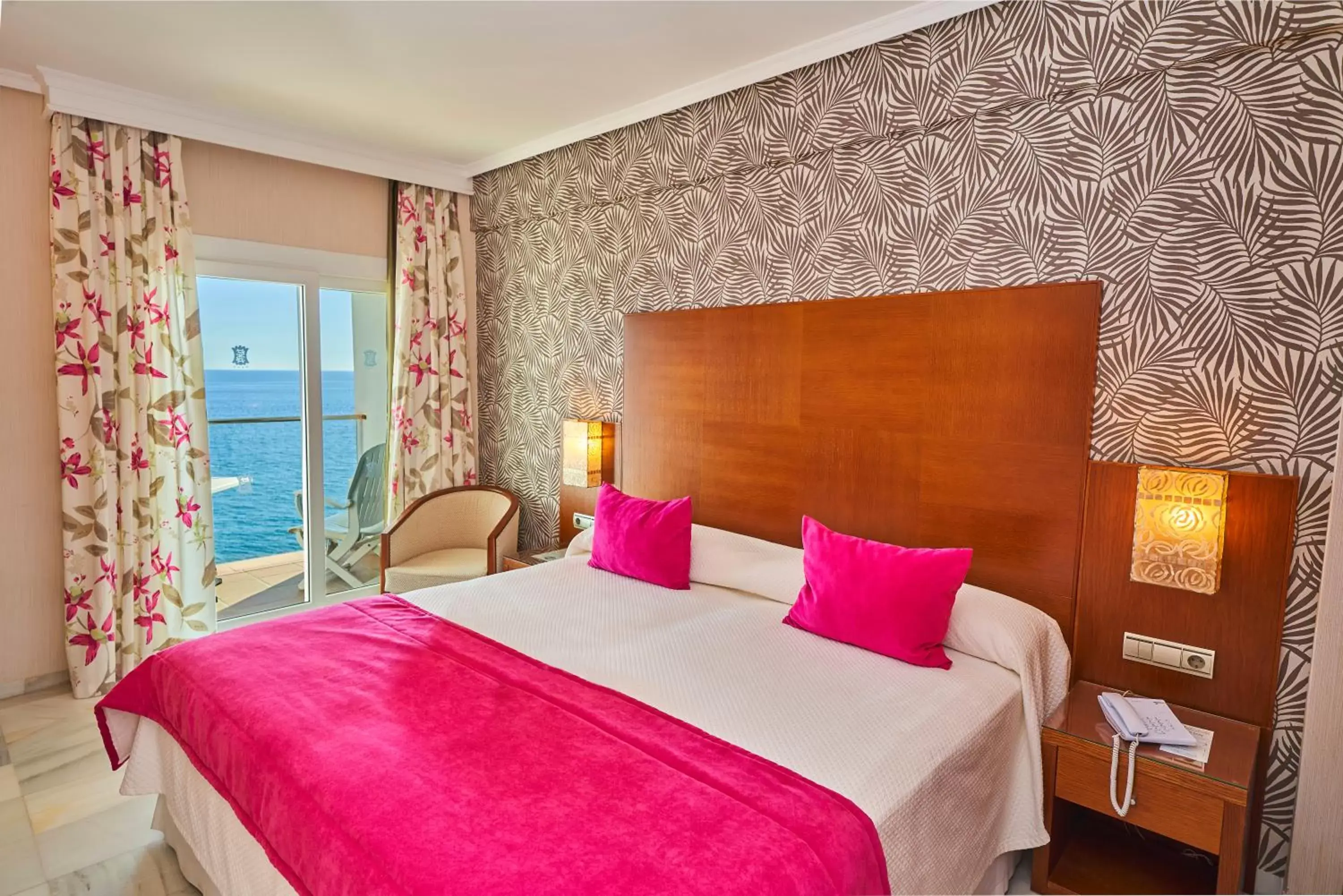 Sea view, Bed in Hotel Balcón de Europa