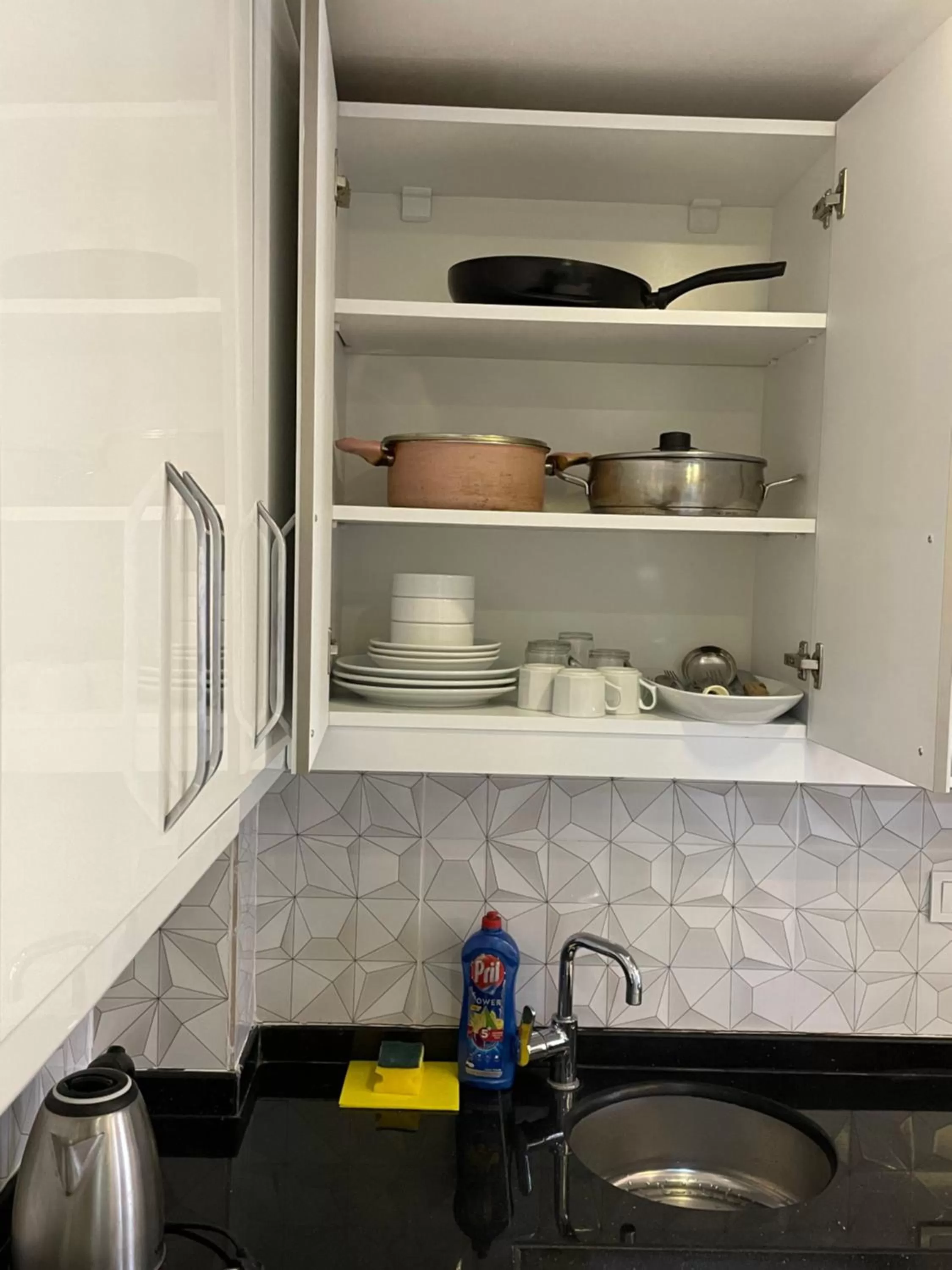 Kitchen or kitchenette in Arat Apartments