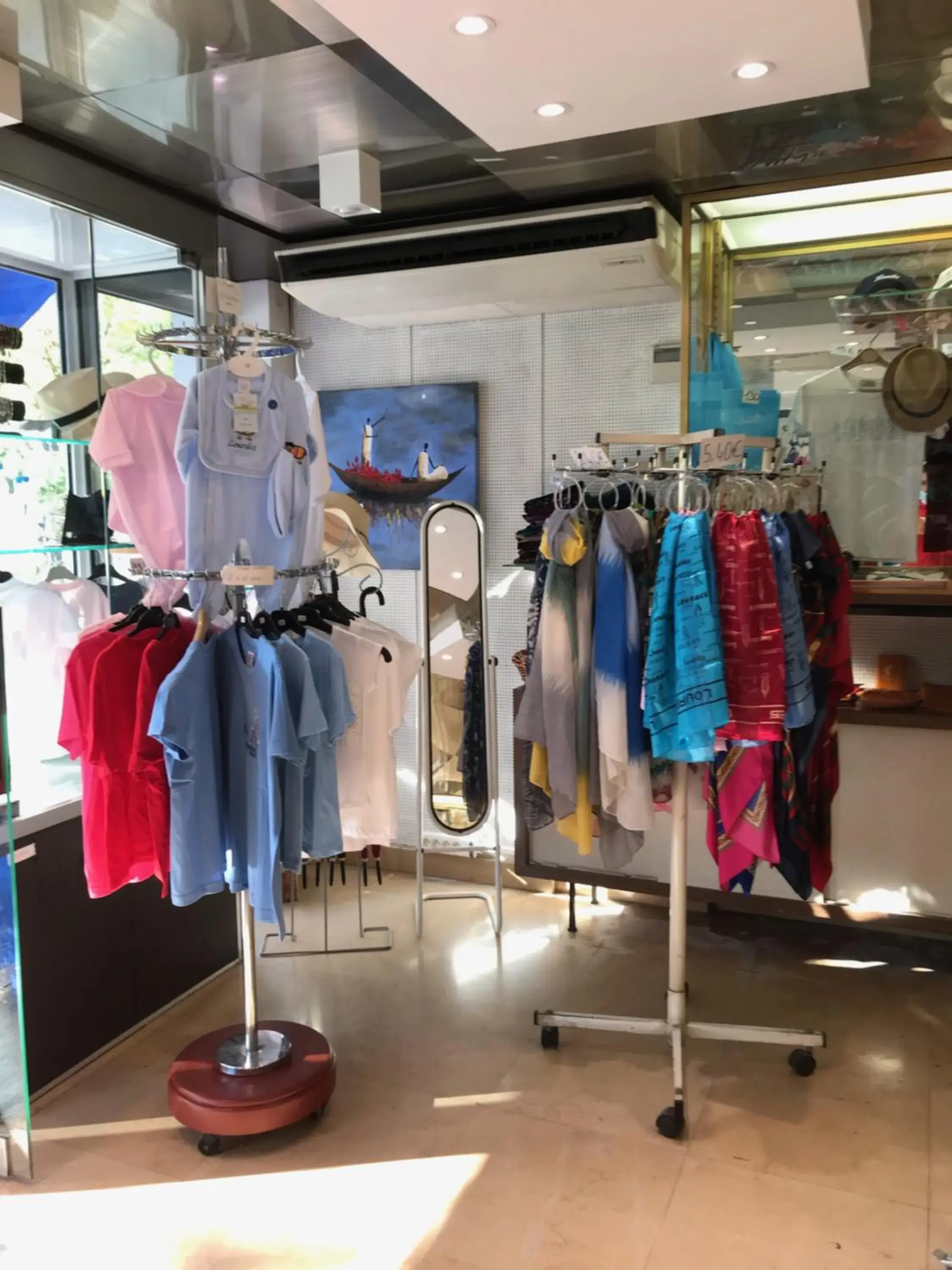 On-site shops in Quality Hotel Christina Lourdes