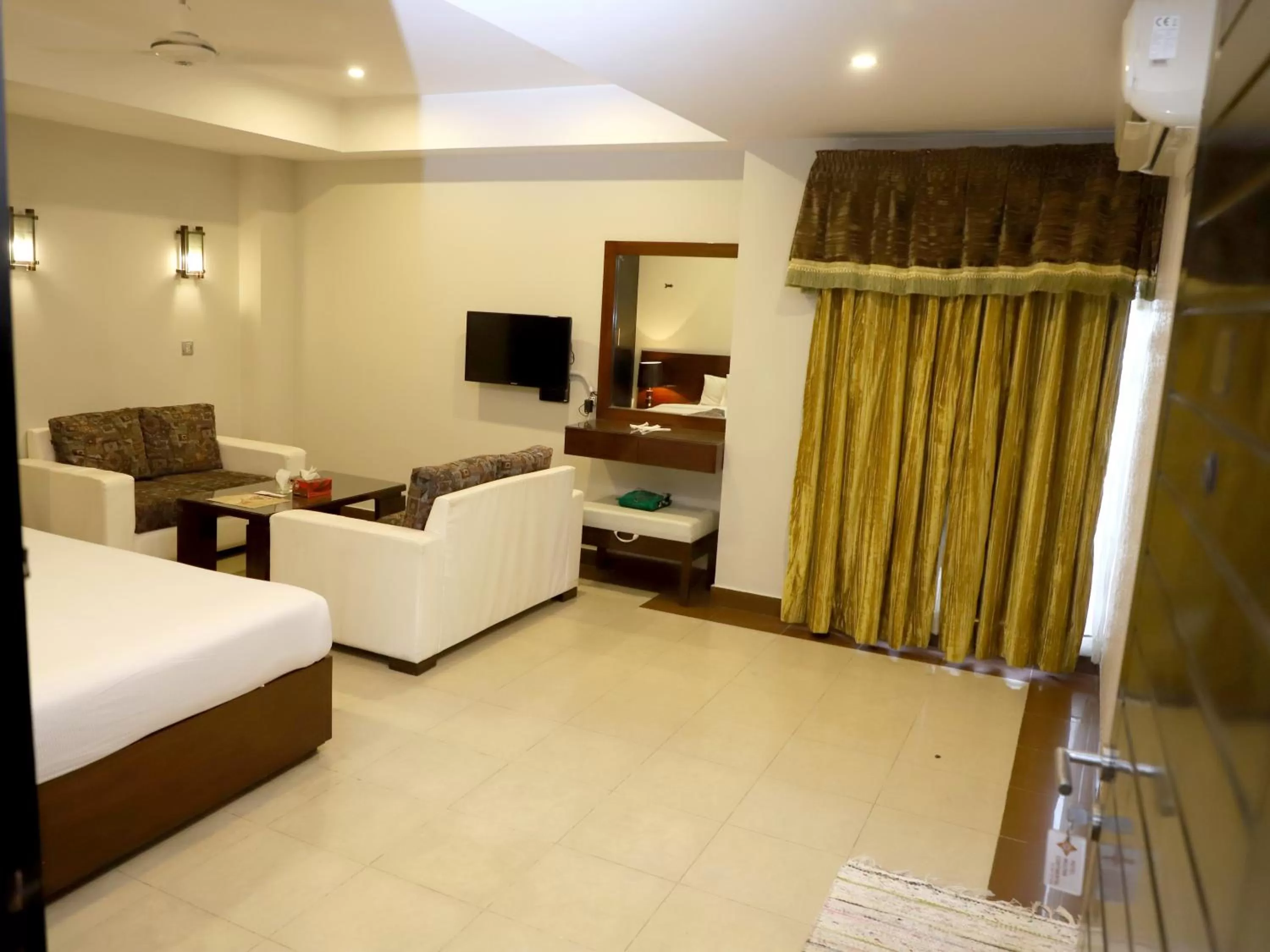 Photo of the whole room in Hotel Multan Continental