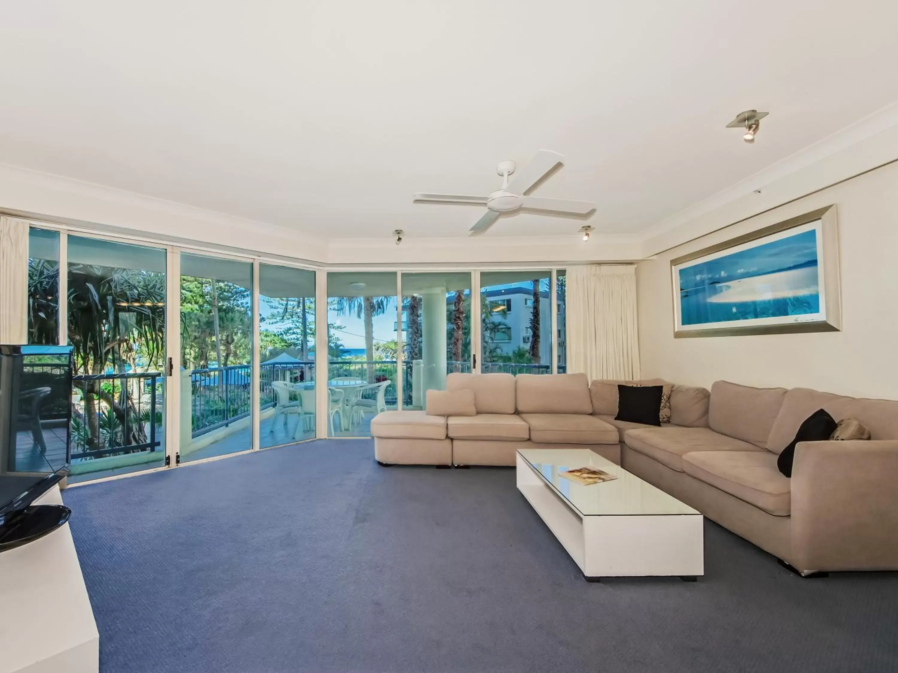 Living room, Seating Area in Oceana On Broadbeach