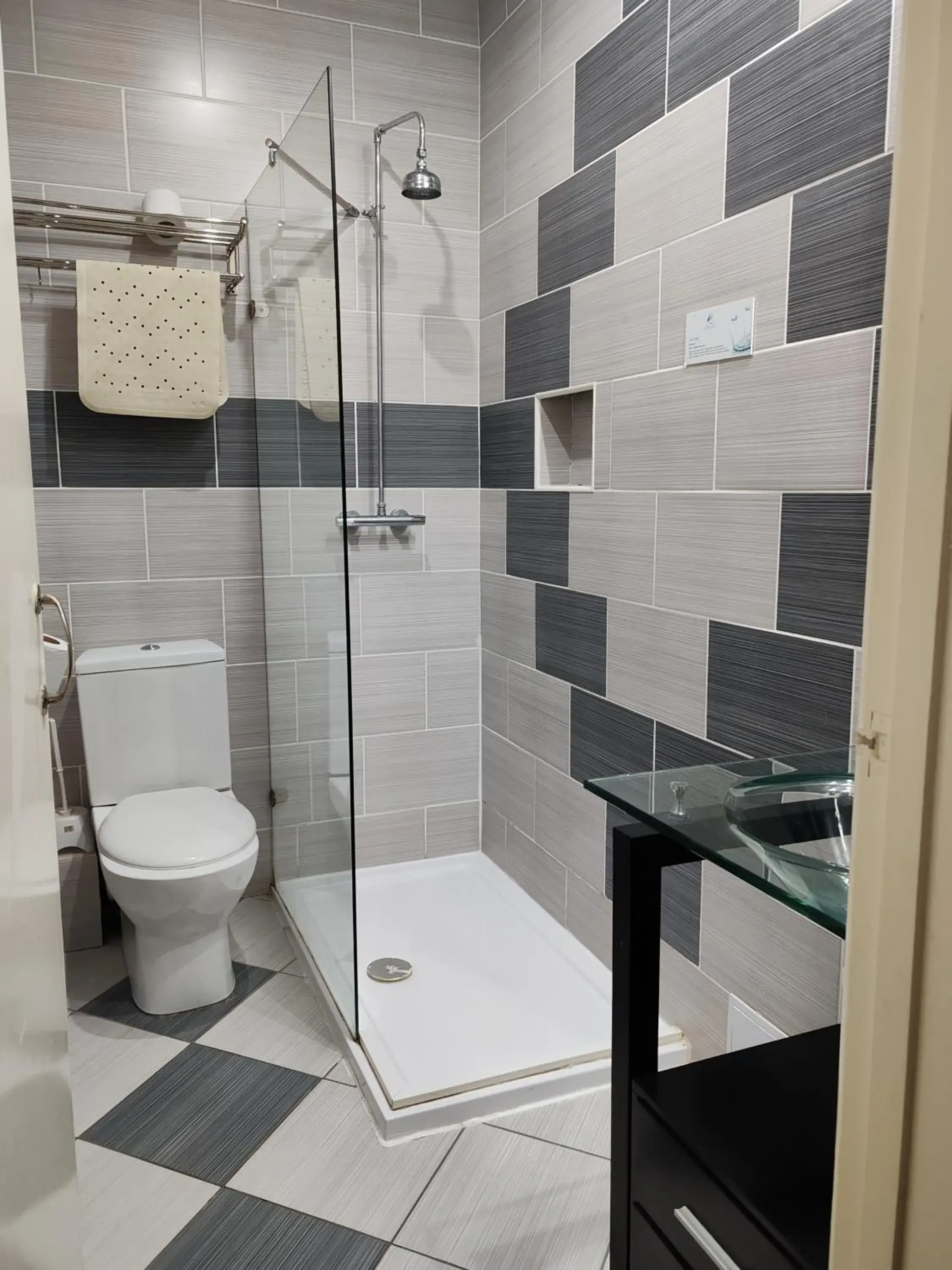 Bathroom in Torbay Court Hotel