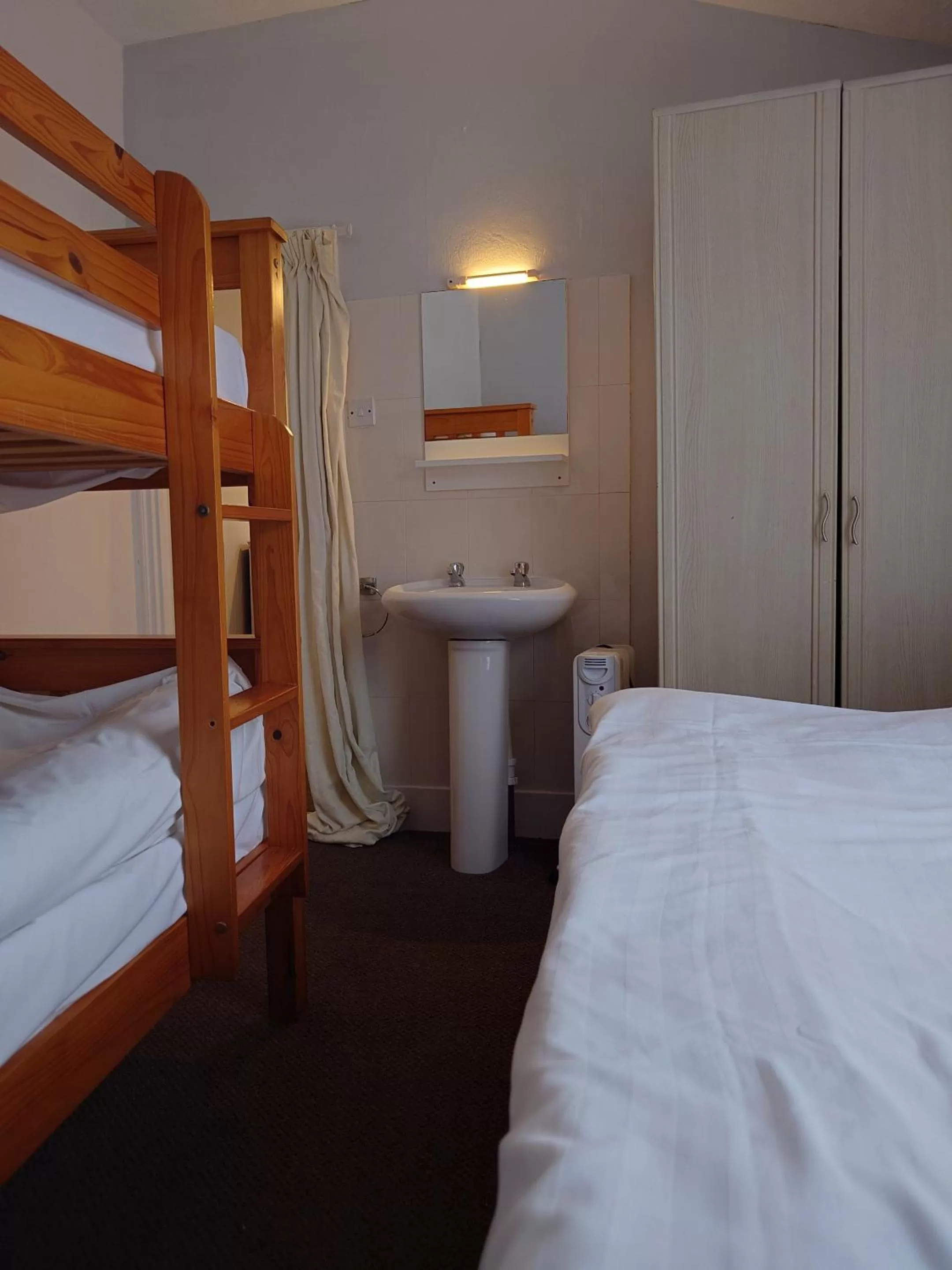 Bedroom, Bunk Bed in The Trevross