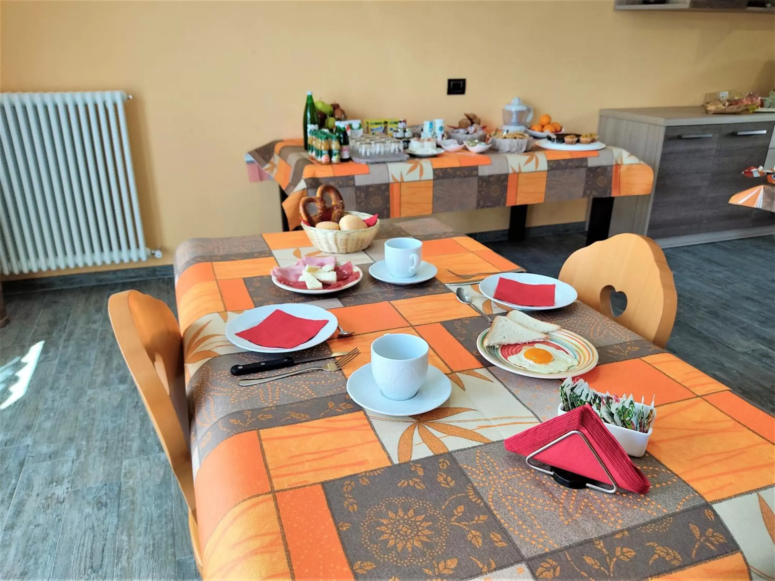 Buffet breakfast, Restaurant/Places to Eat in B&B Il Germoglio