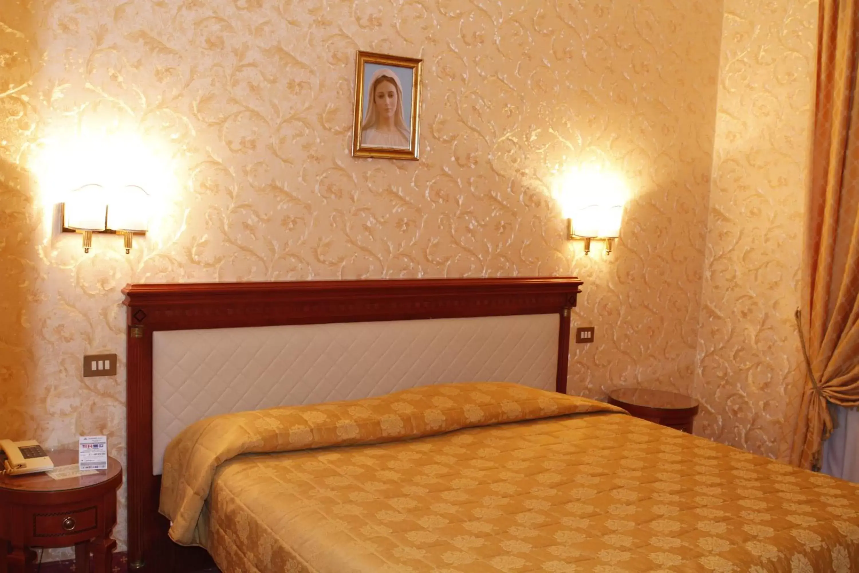 Bedroom, Bed in Hotel Pace Helvezia