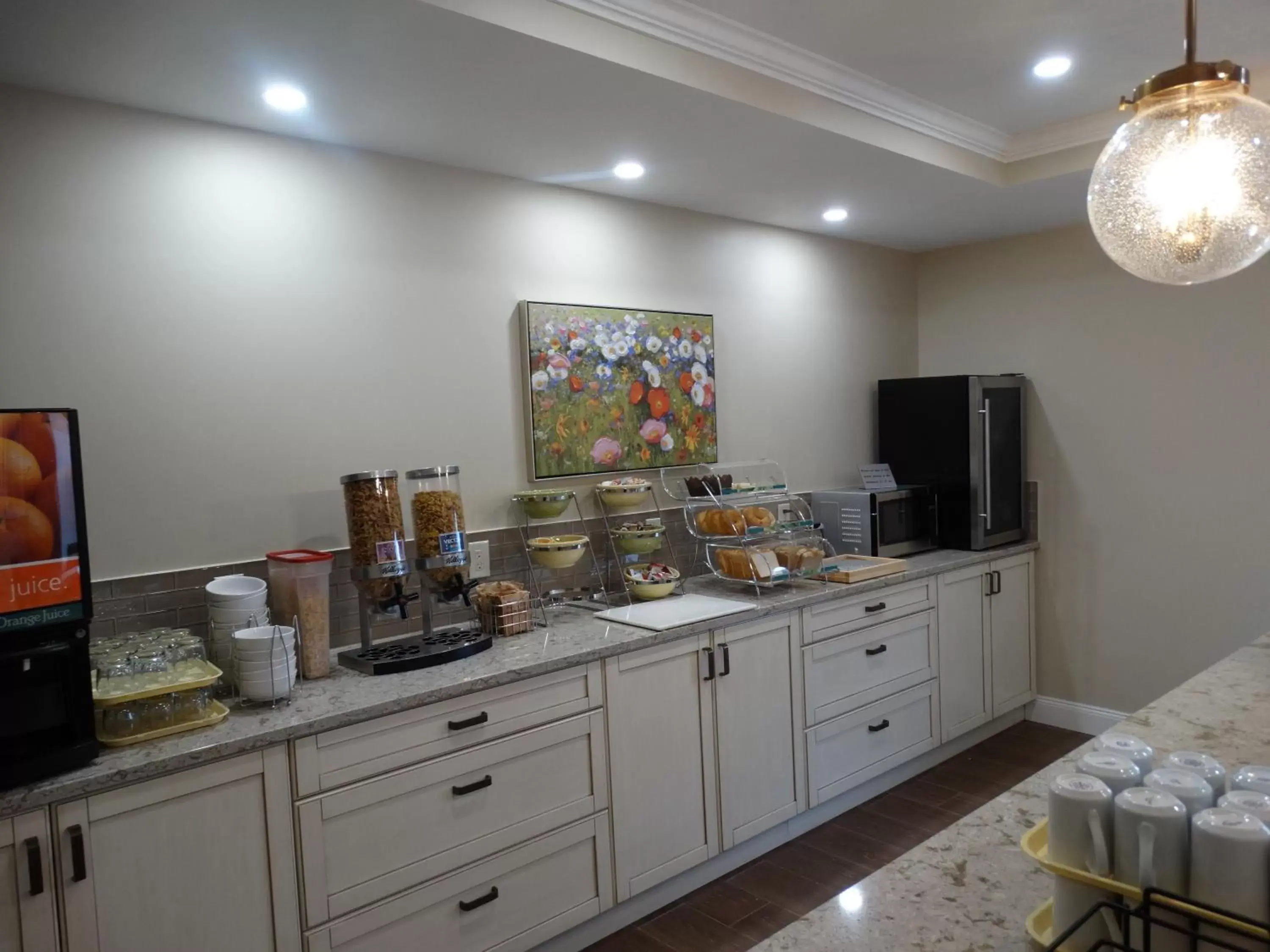 Breakfast in Amsterdam Inn & Suites Sussex Breakfast in Amsterdam Inn & Suites Sussex