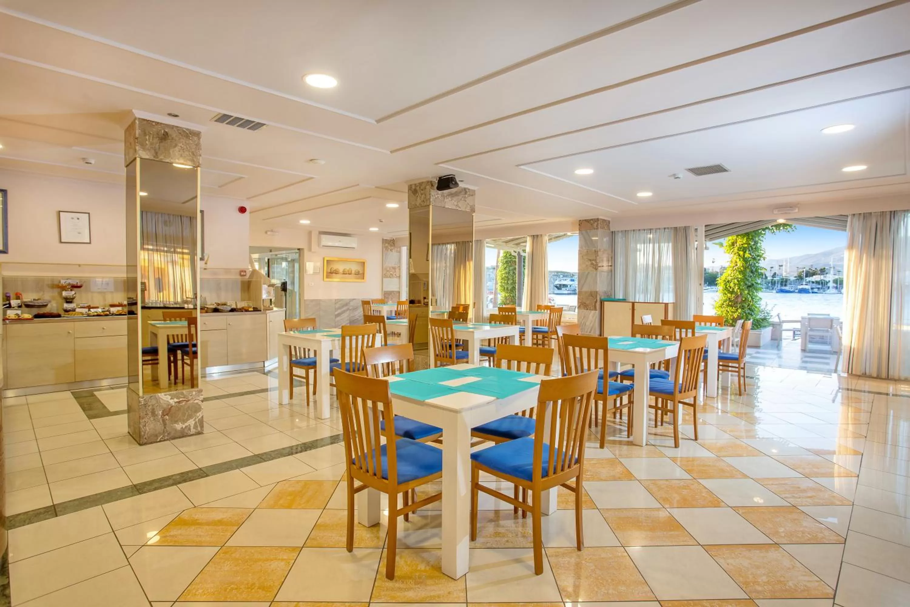 Restaurant/places to eat in Kosta Palace