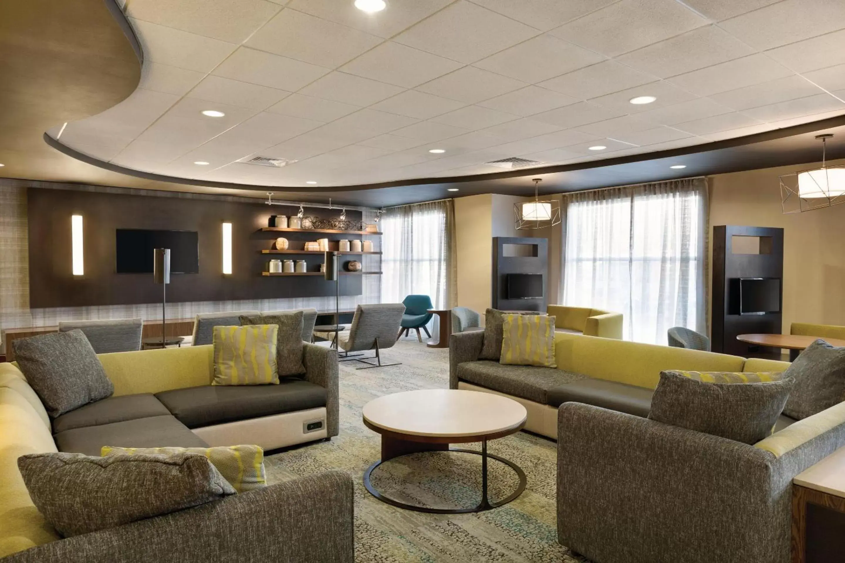 Lobby or reception, Lounge/Bar in Courtyard by Marriott Fort Smith Downtown