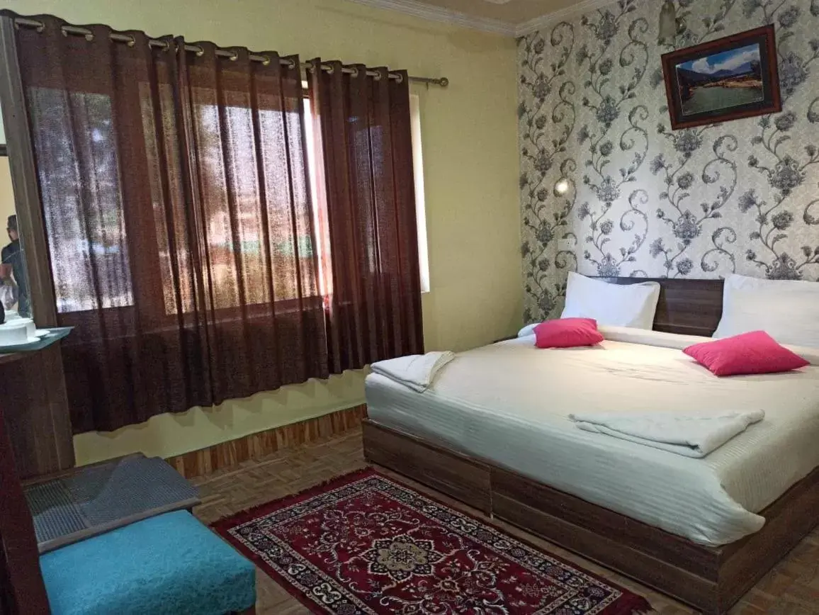 Deluxe King Room in Hotel curio's All seasons Deluxe King Room in Hotel curio's All seasons