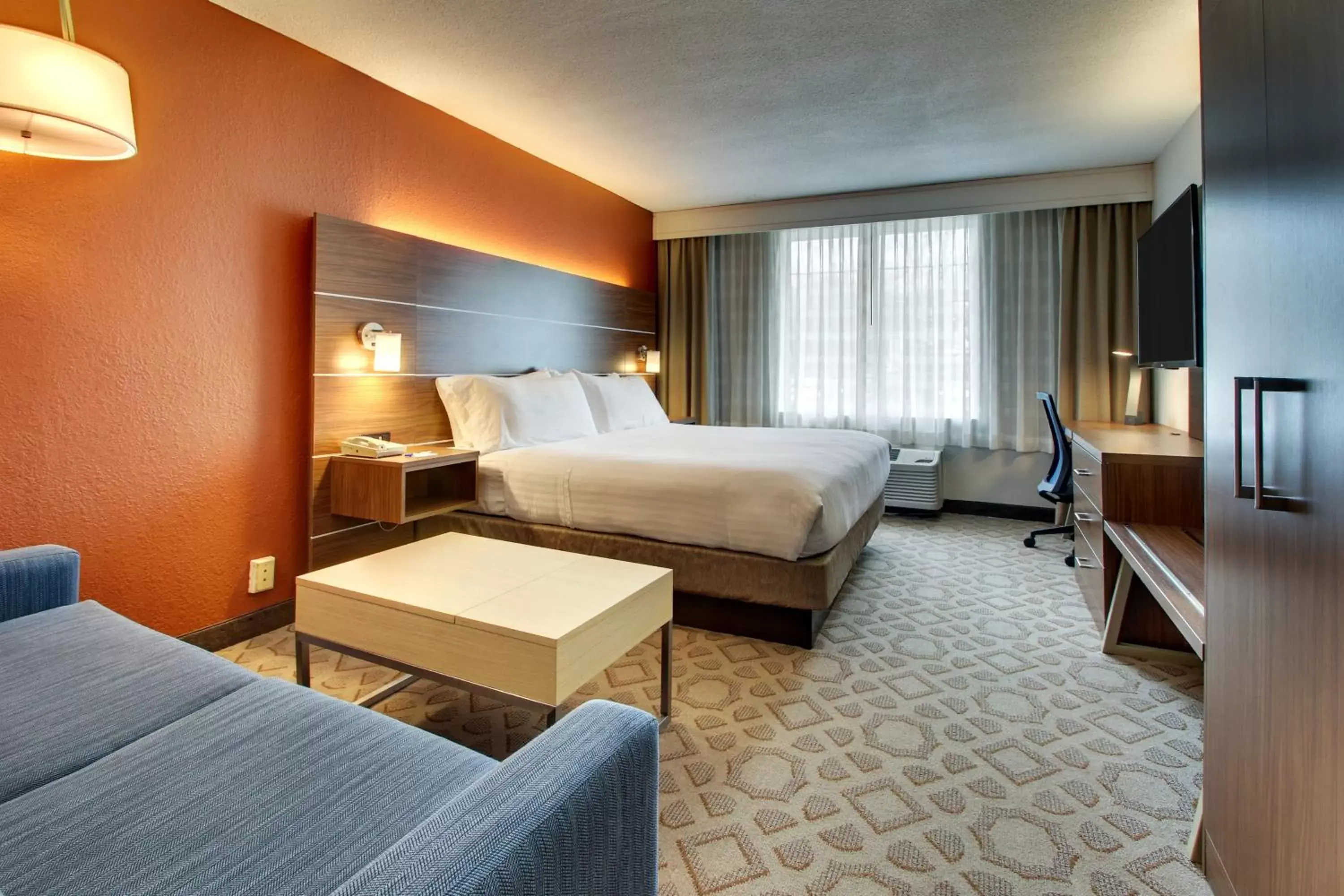Photo of the whole room, Bed in Holiday Inn Express Poughkeepsie, an IHG Hotel