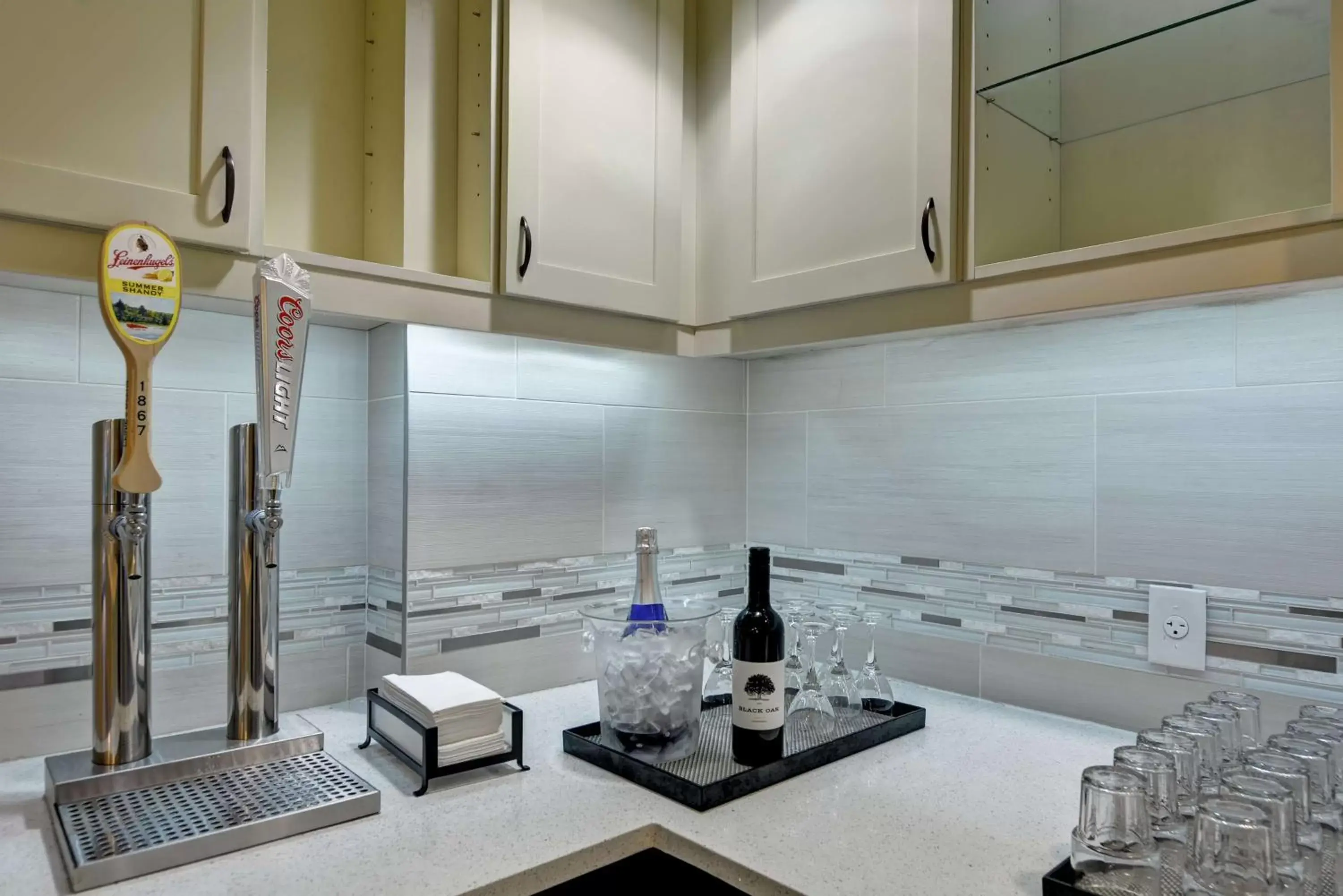 Dining area in Homewood Suites by Hilton Aurora Naperville