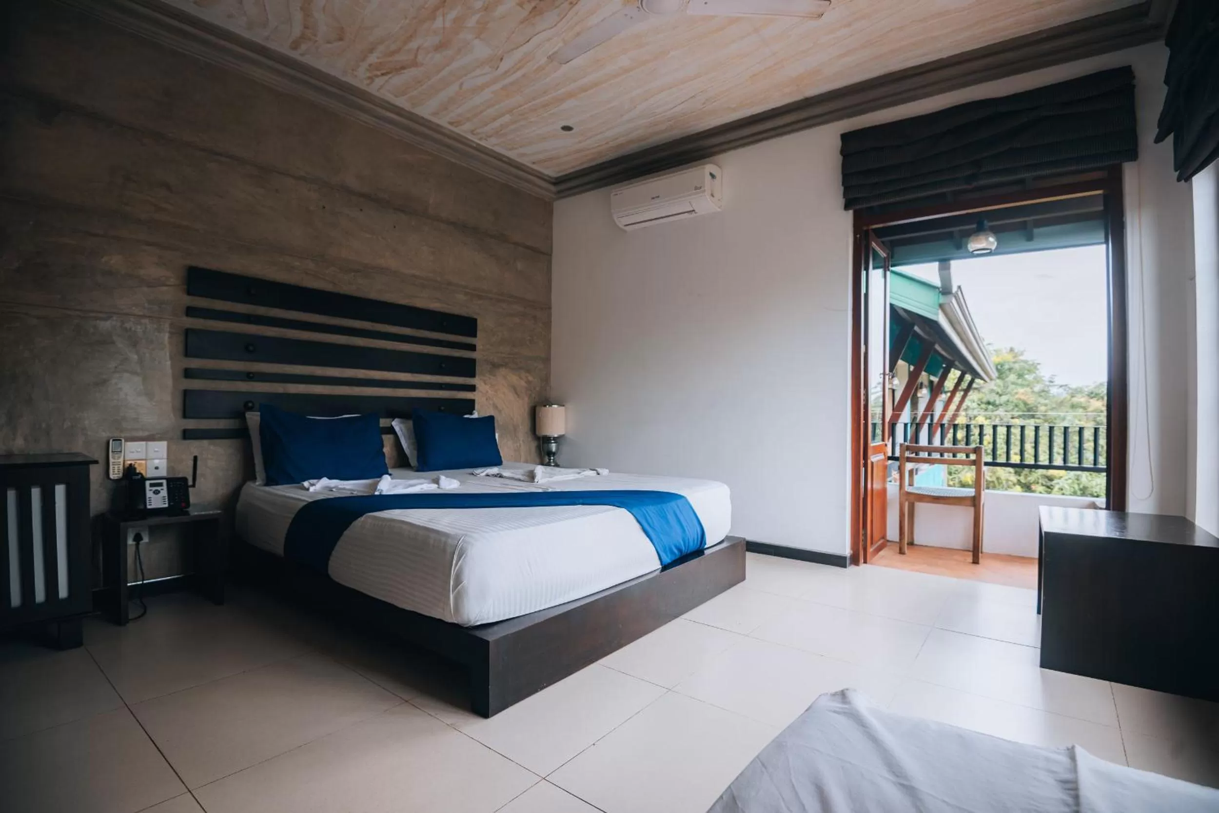 Balcony/Terrace, Bed in Summerside Residence