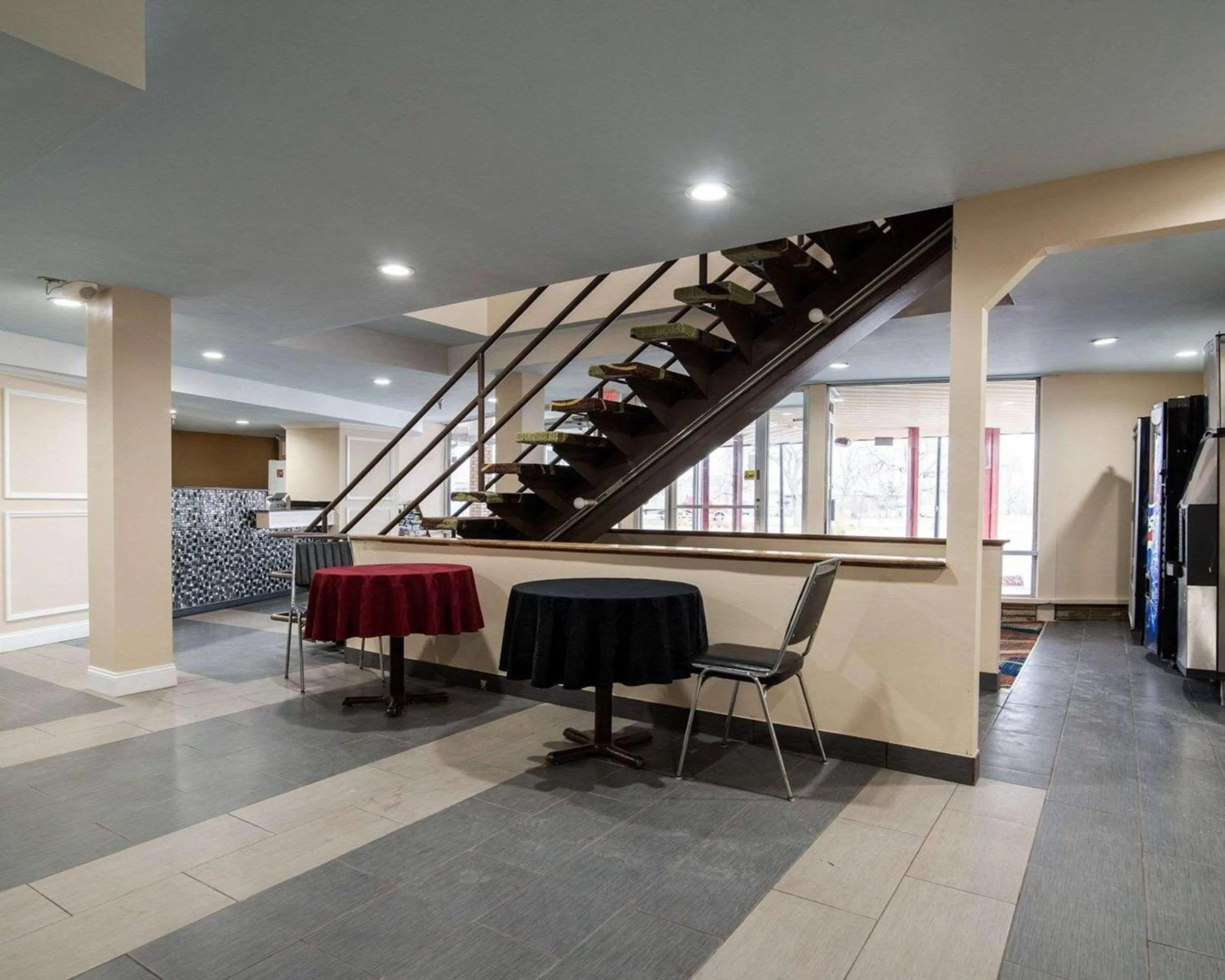 Restaurant/places to eat in Rodeway Inn Syracuse Carrier Circle