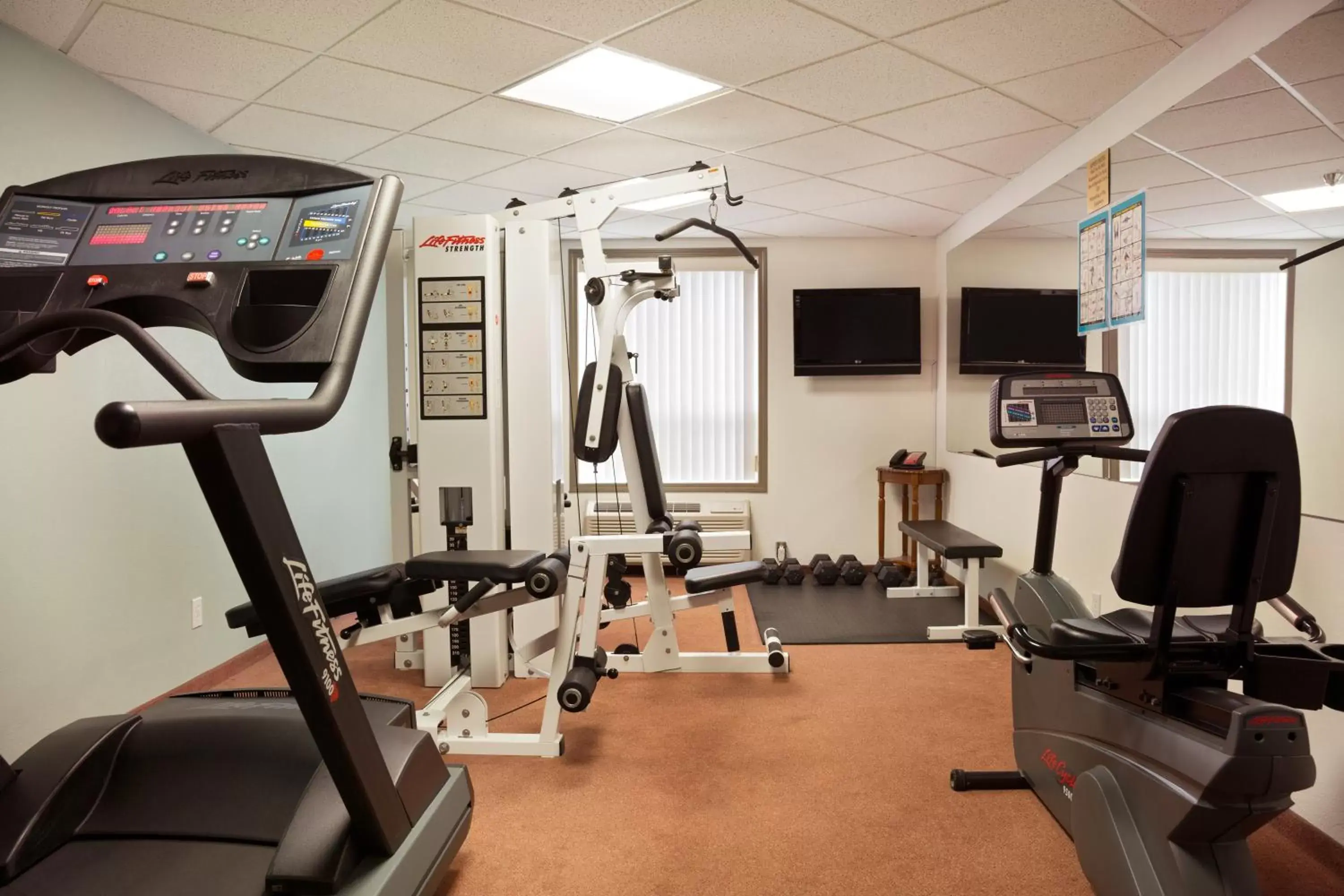 Fitness centre/facilities, Fitness Center/Facilities in Super 8 by Wyndham Whitecourt