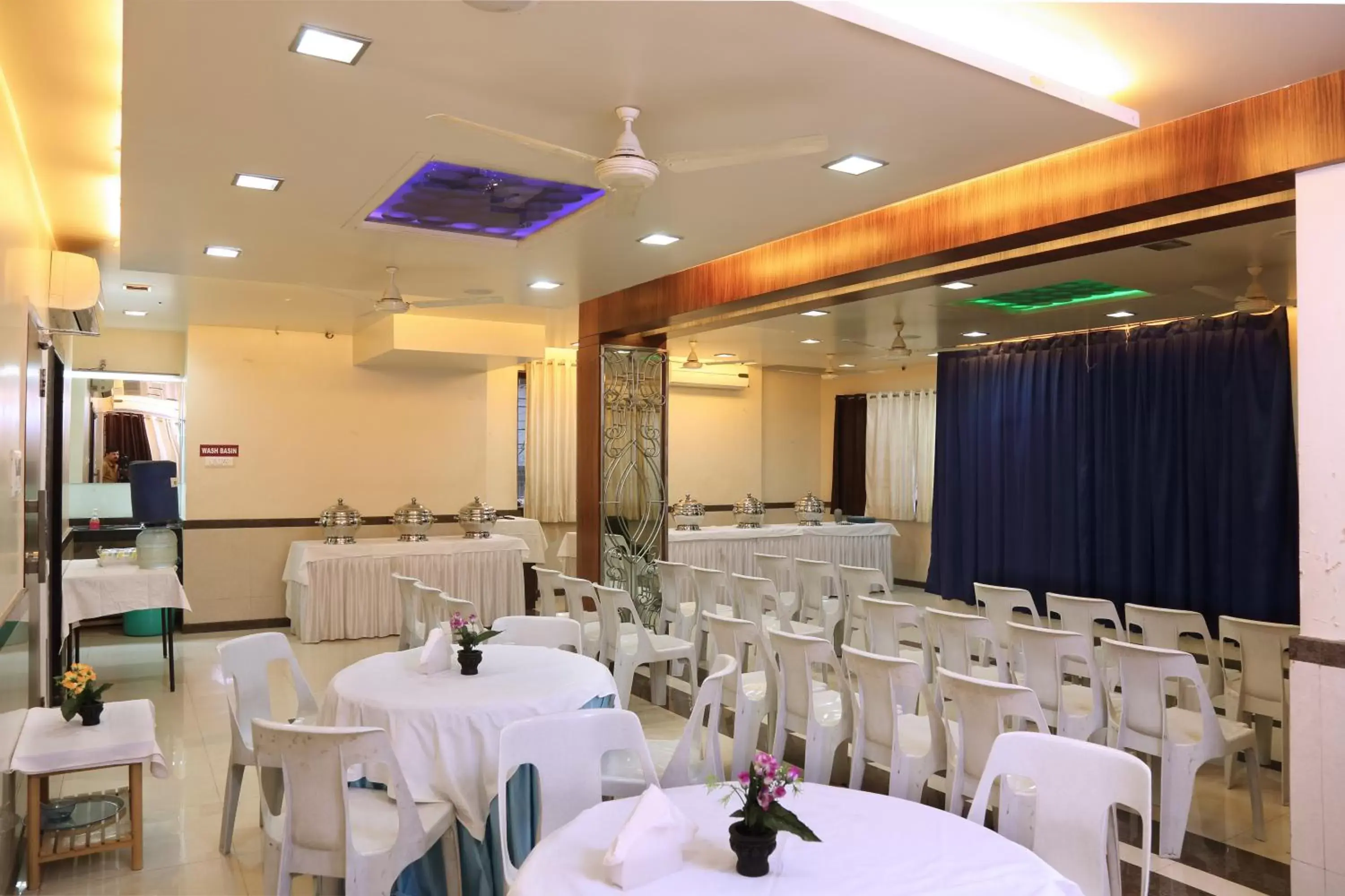 Banquet/Function facilities, Restaurant/Places to Eat in Hotel Shreyas