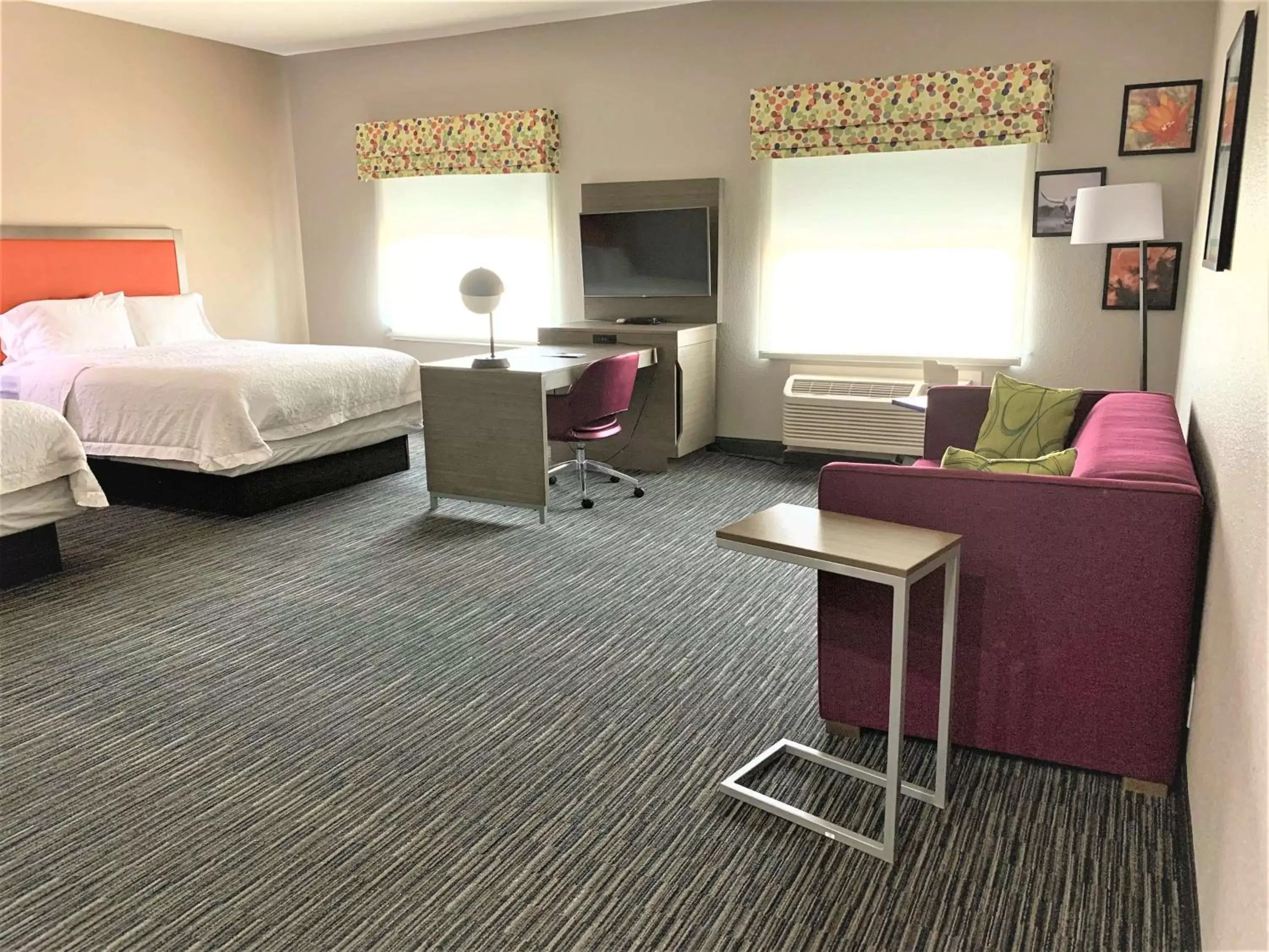 Bedroom, Seating Area in Hampton Inn Fort Stockton