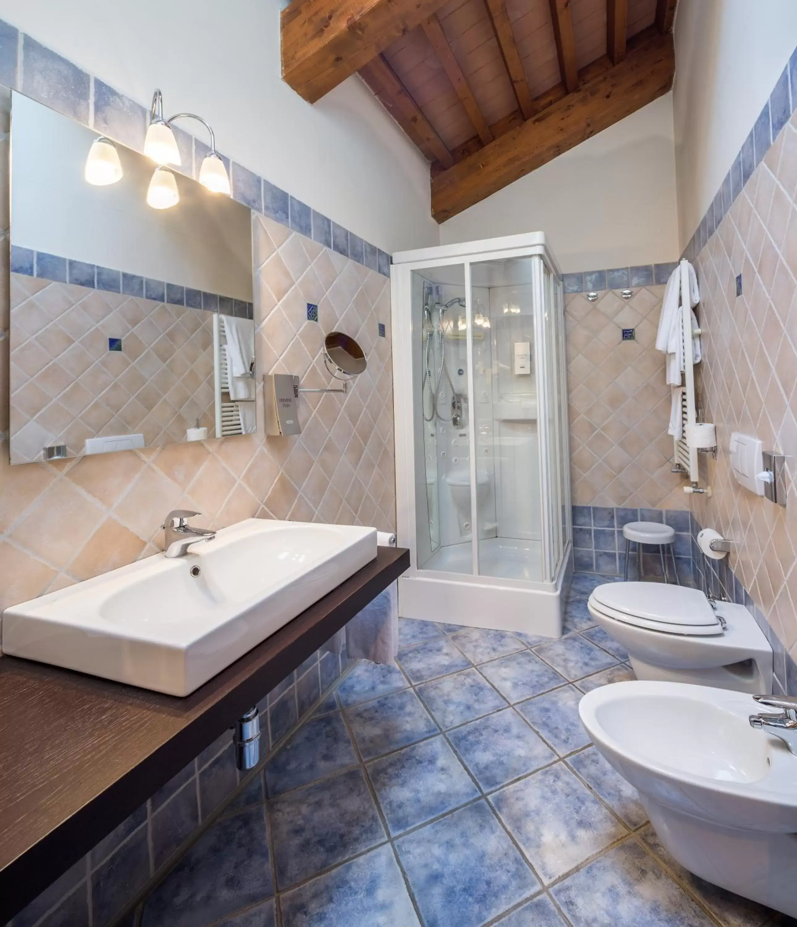 Shower, Bathroom in Best Western Plus Hotel Le Rondini