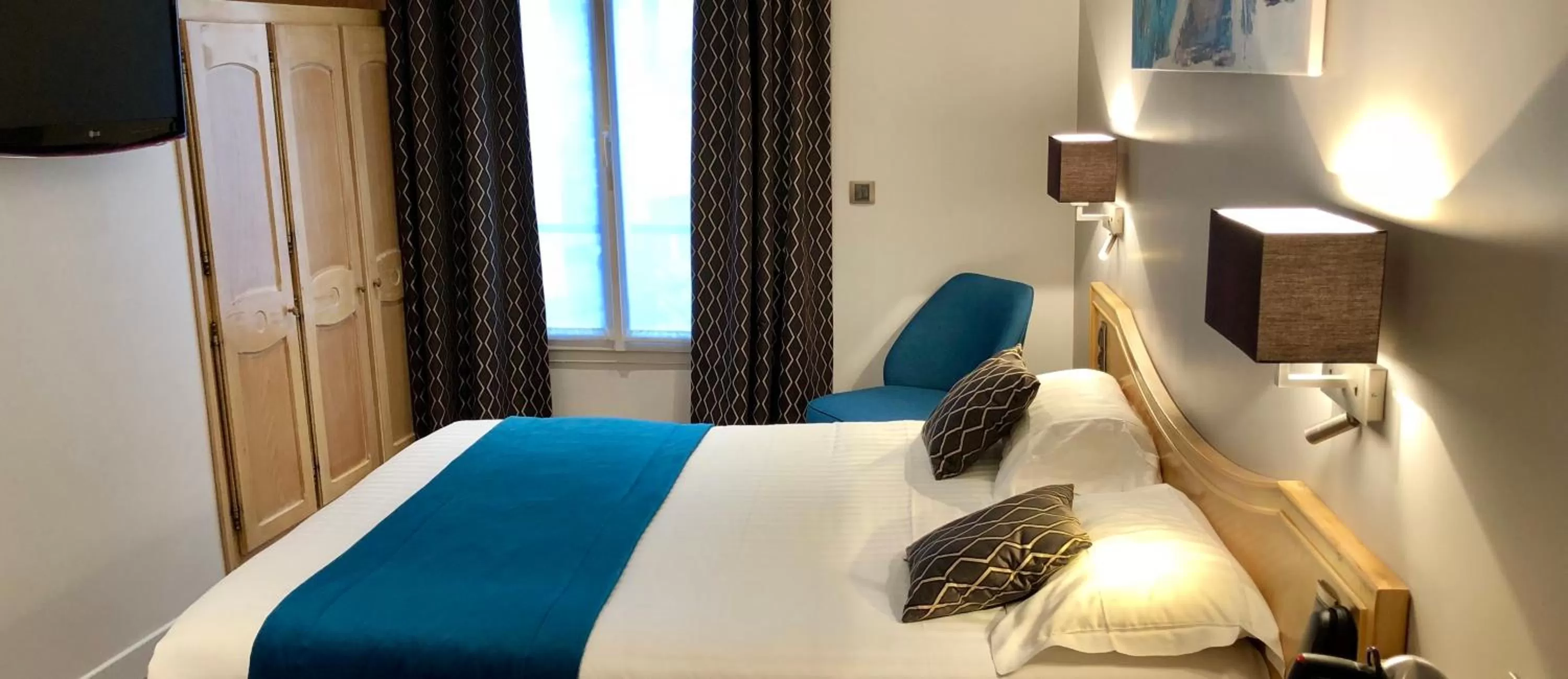 Photo of the whole room, Bed in Hôtel Du Midi Paris Montparnasse