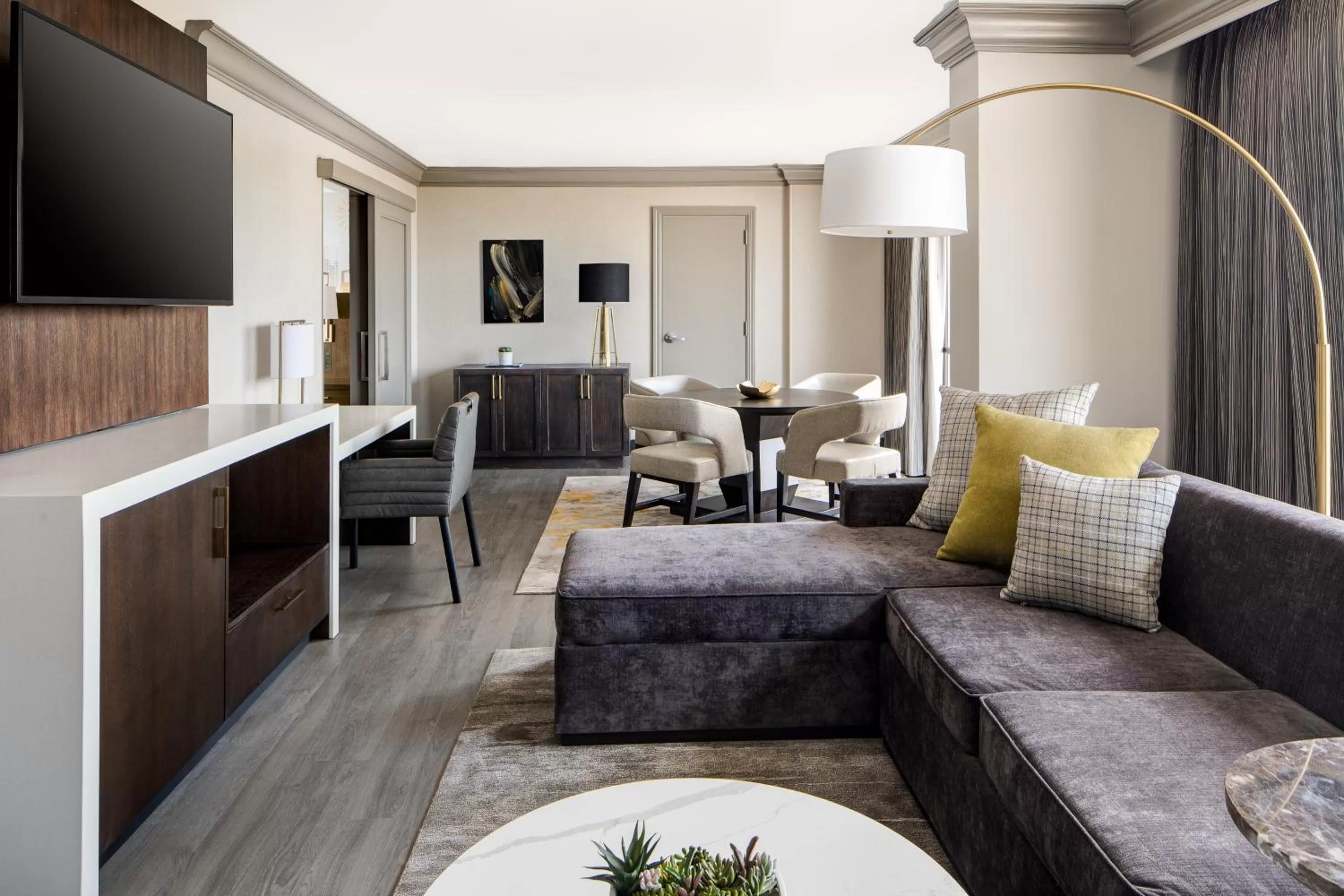 Living room in Dallas-Addison Marriott Quorum by the Galleria