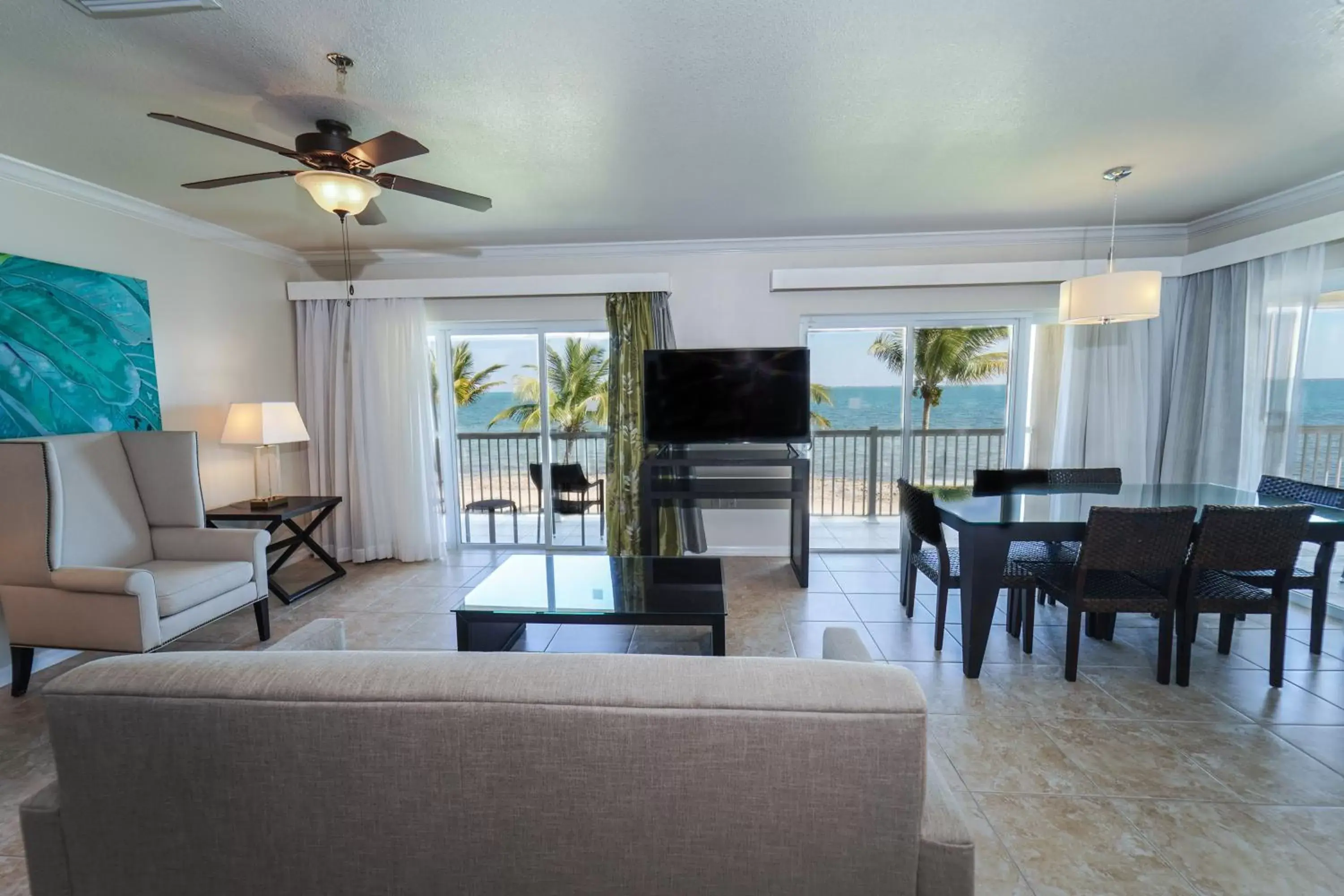 Living room, Seating Area in Holiday Inn Resort Grand Cayman, an IHG Hotel