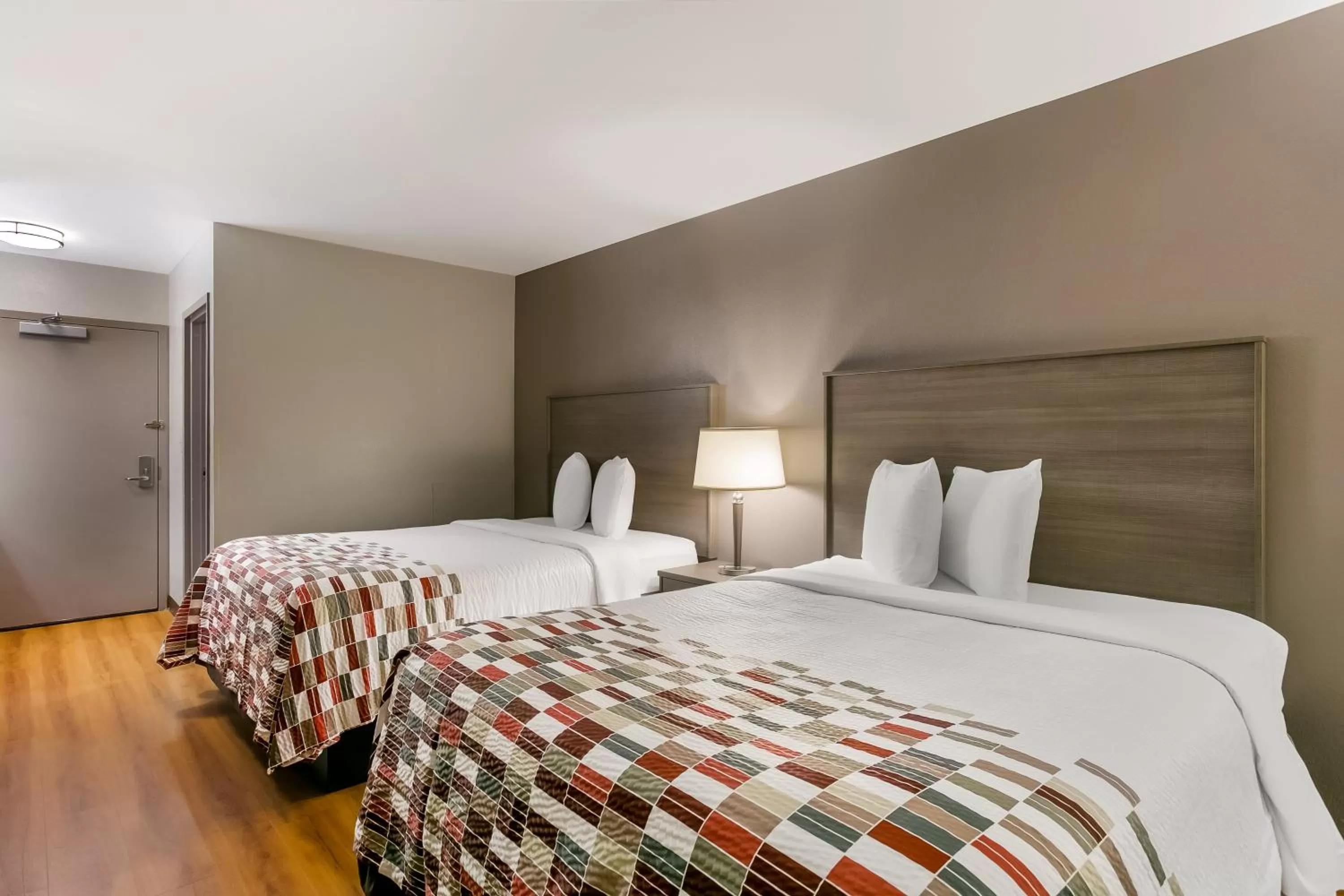 Bedroom, Bed in Red Roof Inn Denver