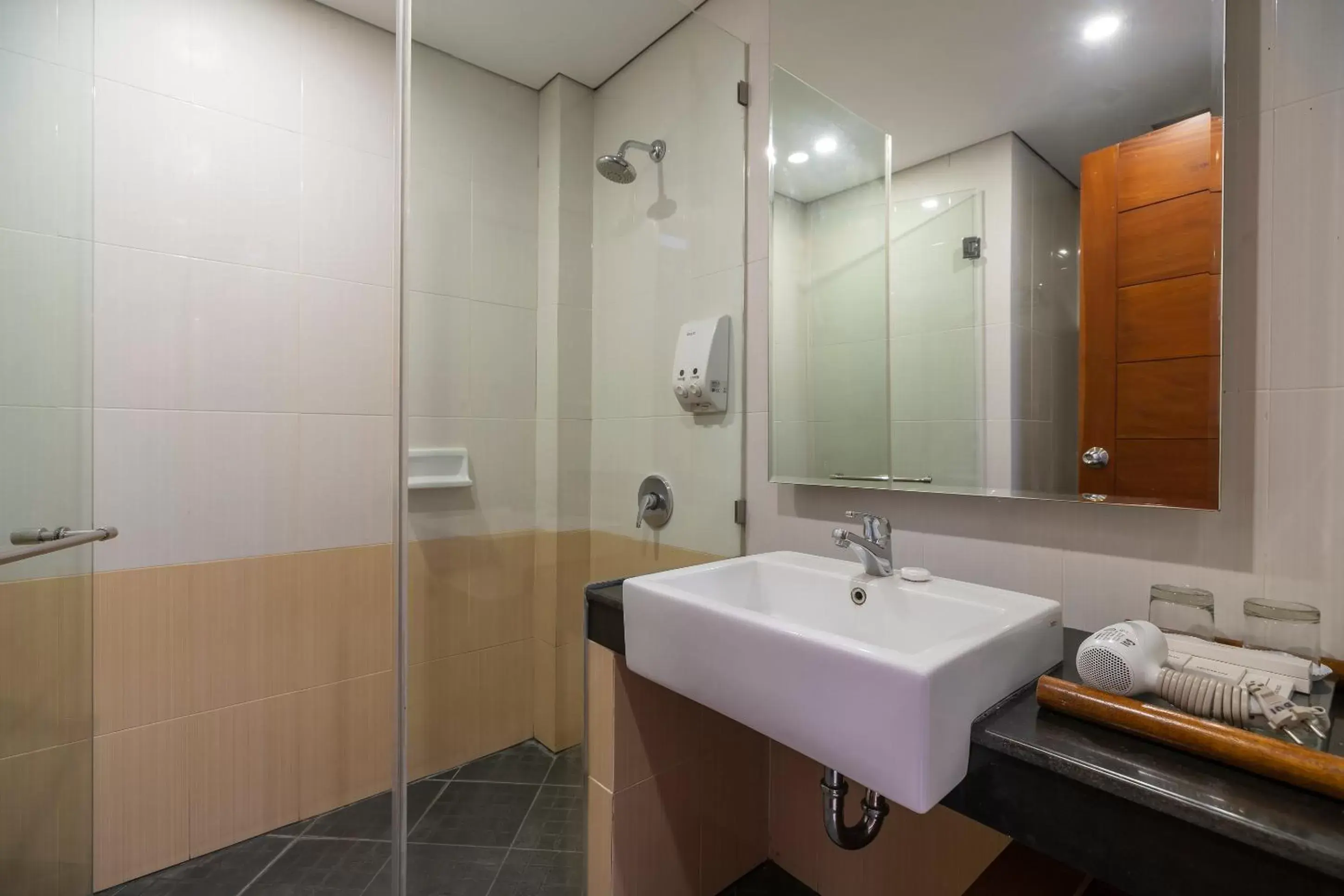 Shower, Bathroom in Amatara Royal Ganesha