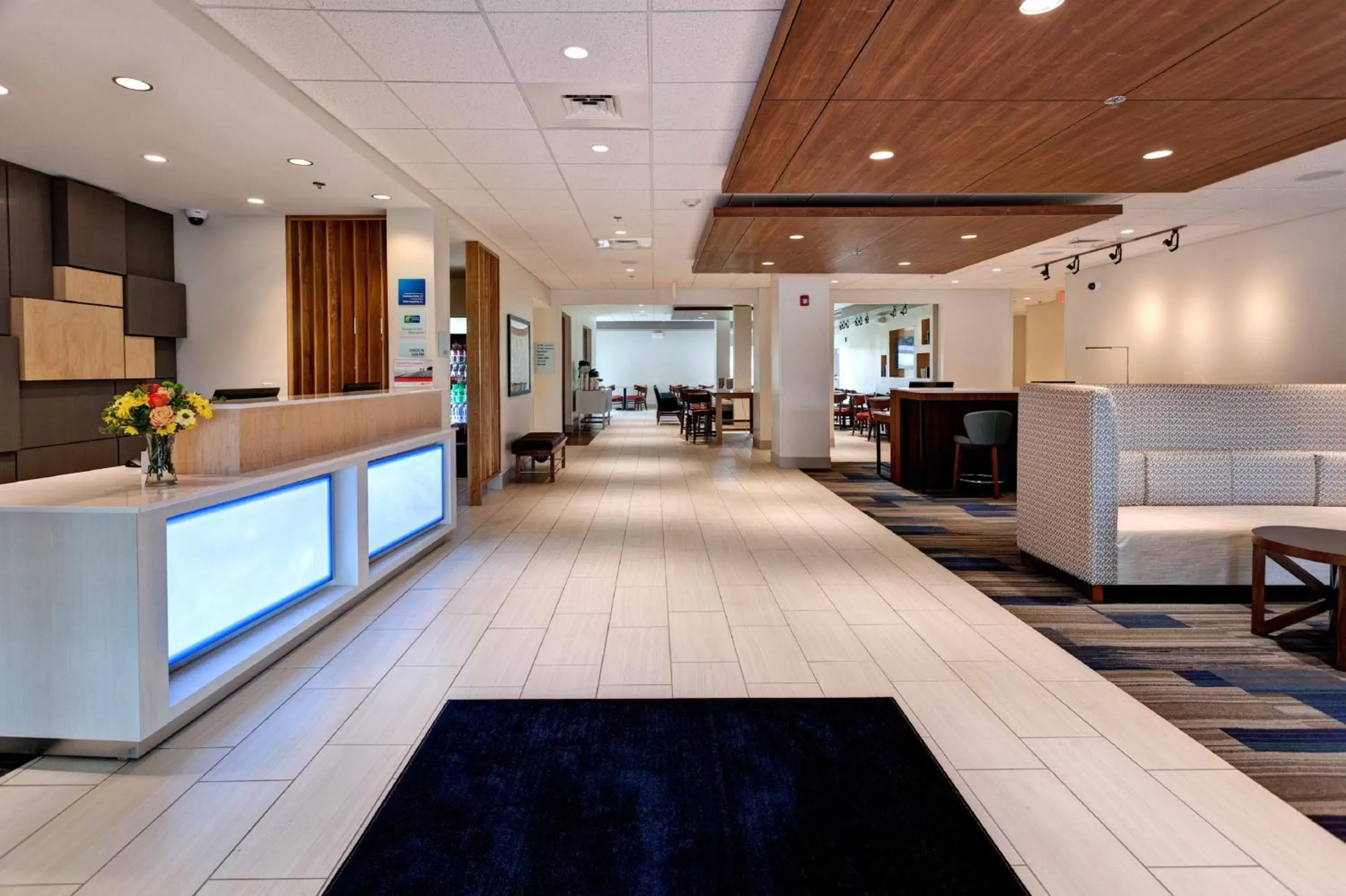 Property building, Lobby/Reception in Holiday Inn Express & Suites Manhattan, an IHG Hotel