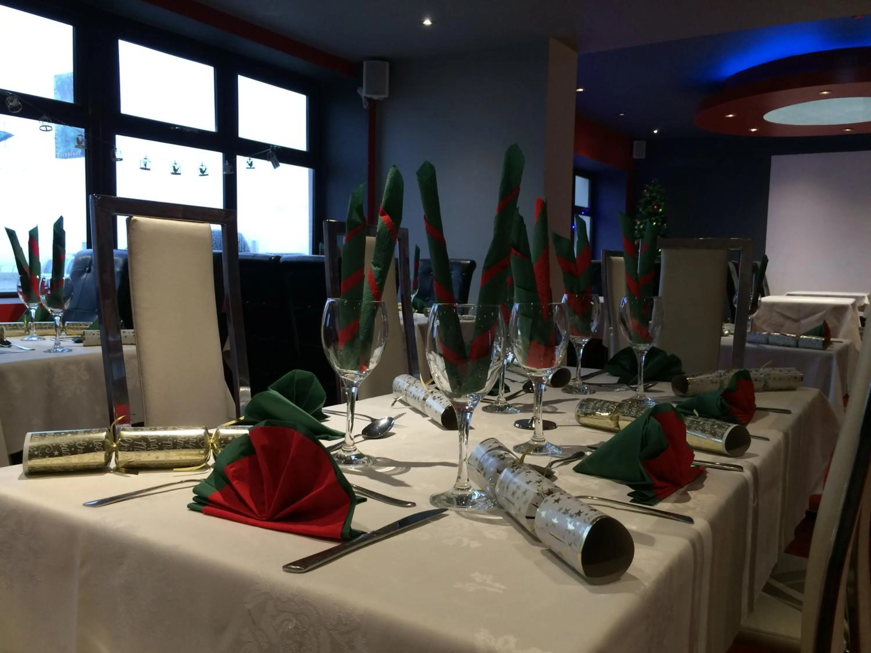 Restaurant/places to eat in Sunny Days Hotel