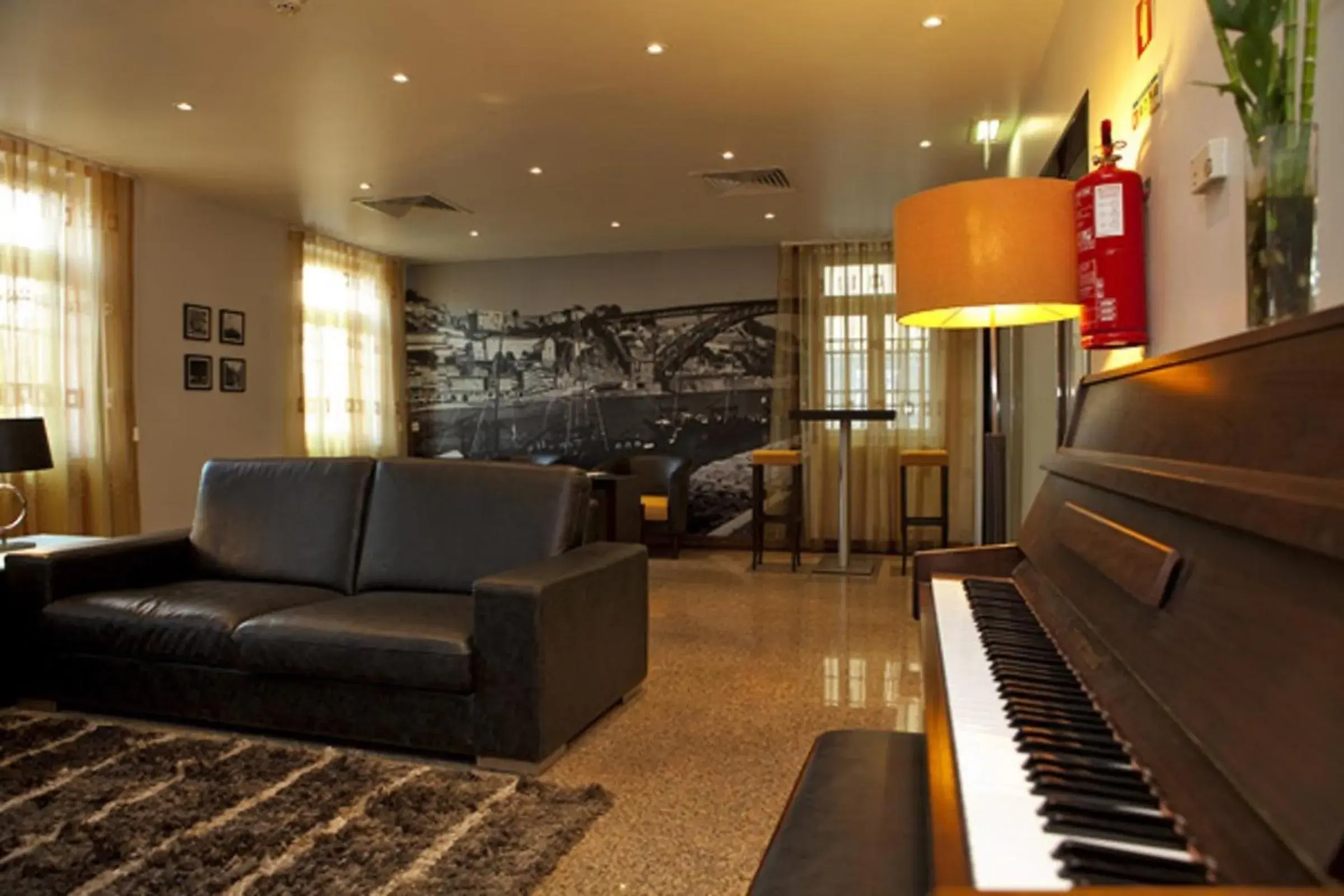 Communal lounge/ TV room, Lobby/Reception in Hotel Boa - Vista
