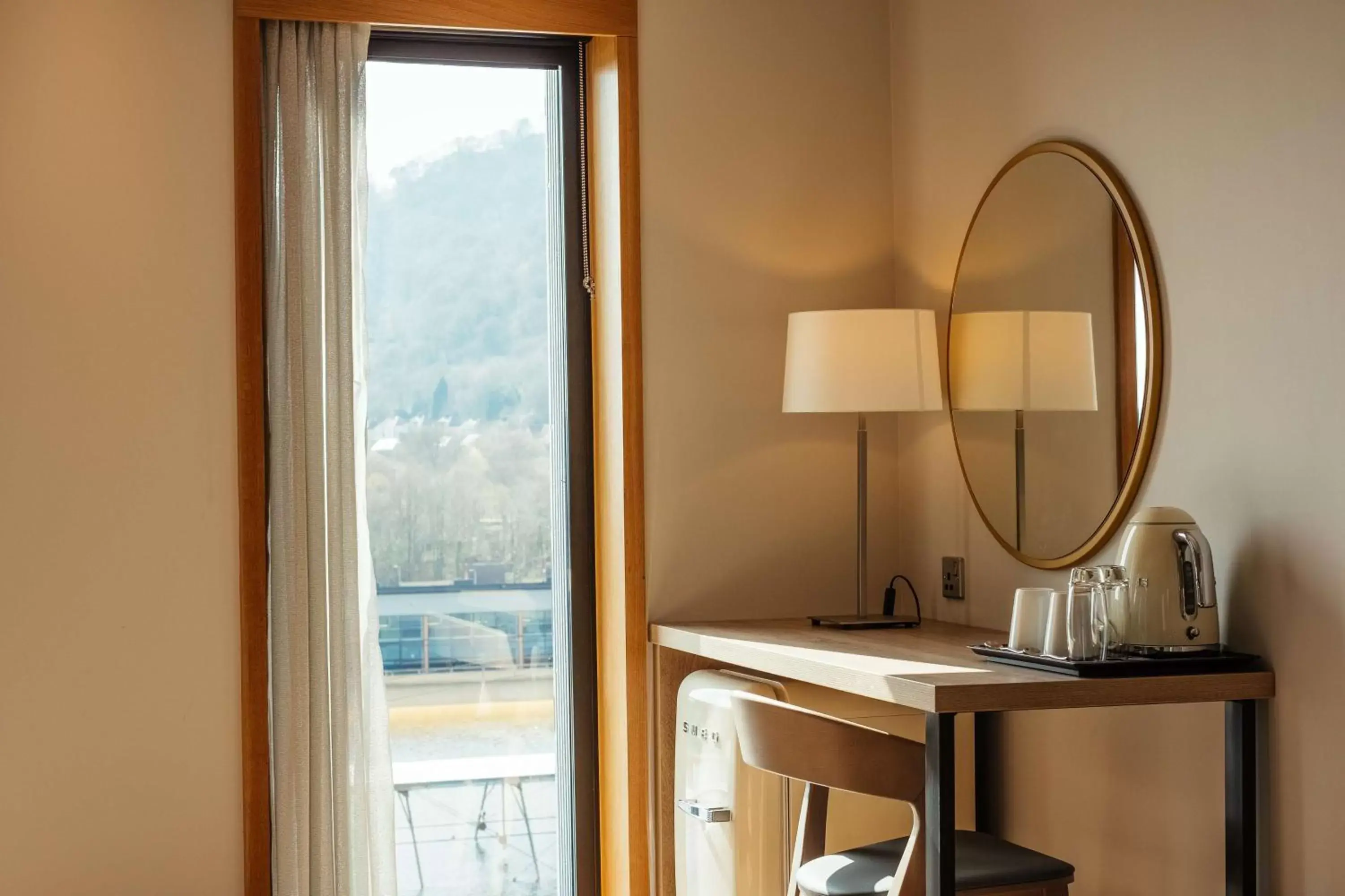 Bedroom, Kitchen/Kitchenette in Hilton Garden Inn Snowdonia