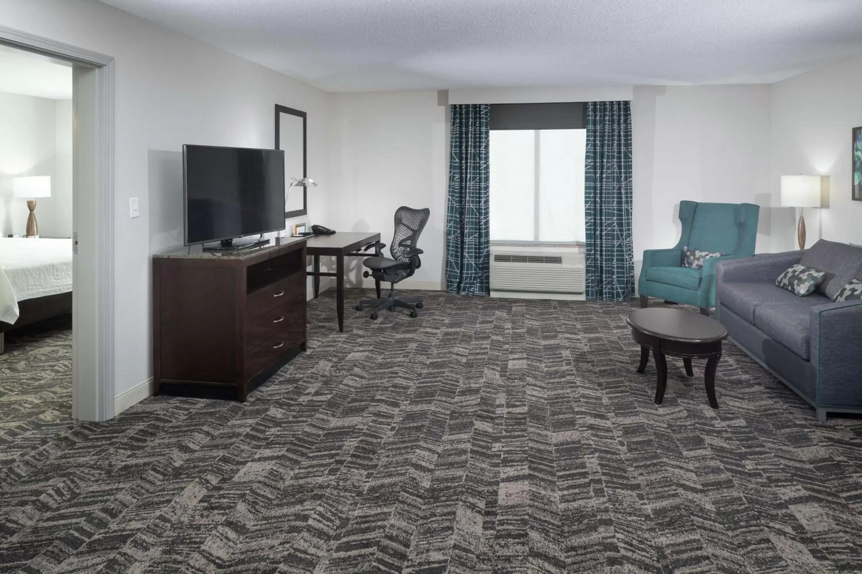 Bedroom, Seating Area in Hilton Garden Inn Dothan