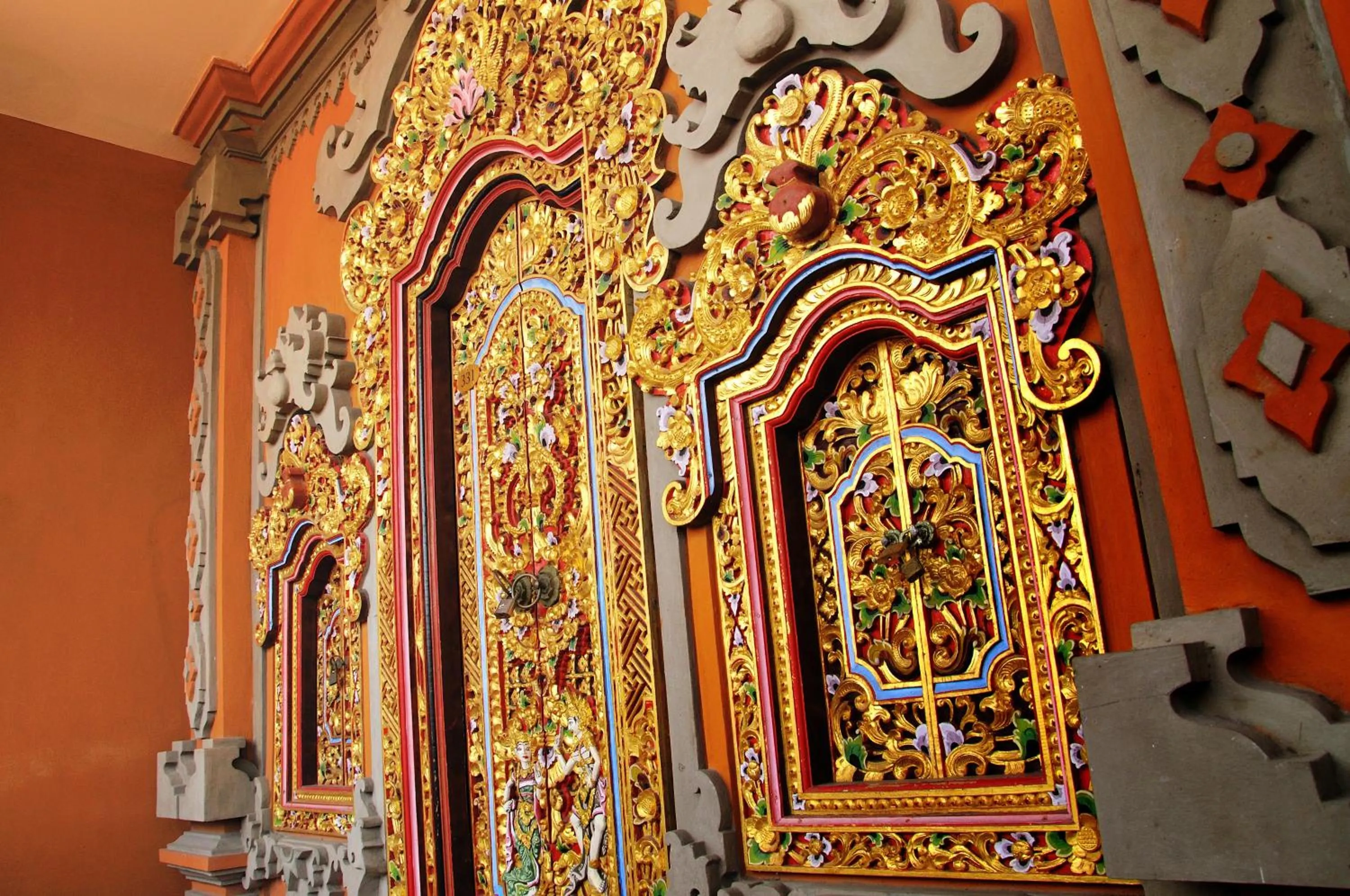 Facade/entrance in Bemo Corner Guest House