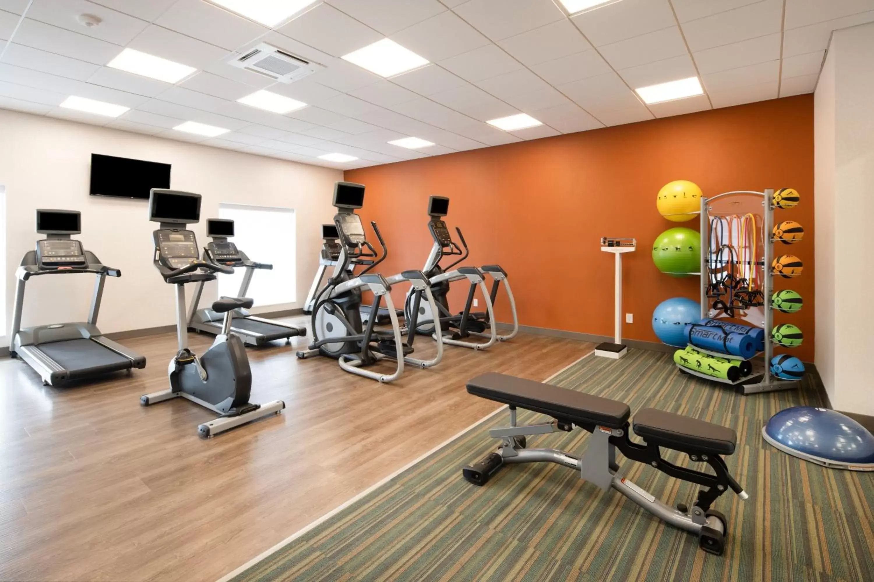 Spa and wellness centre/facilities, Fitness Center/Facilities in Holiday Inn Express & Suites - Ft Myers Beach-Sanibel Gateway, an IHG Hotel
