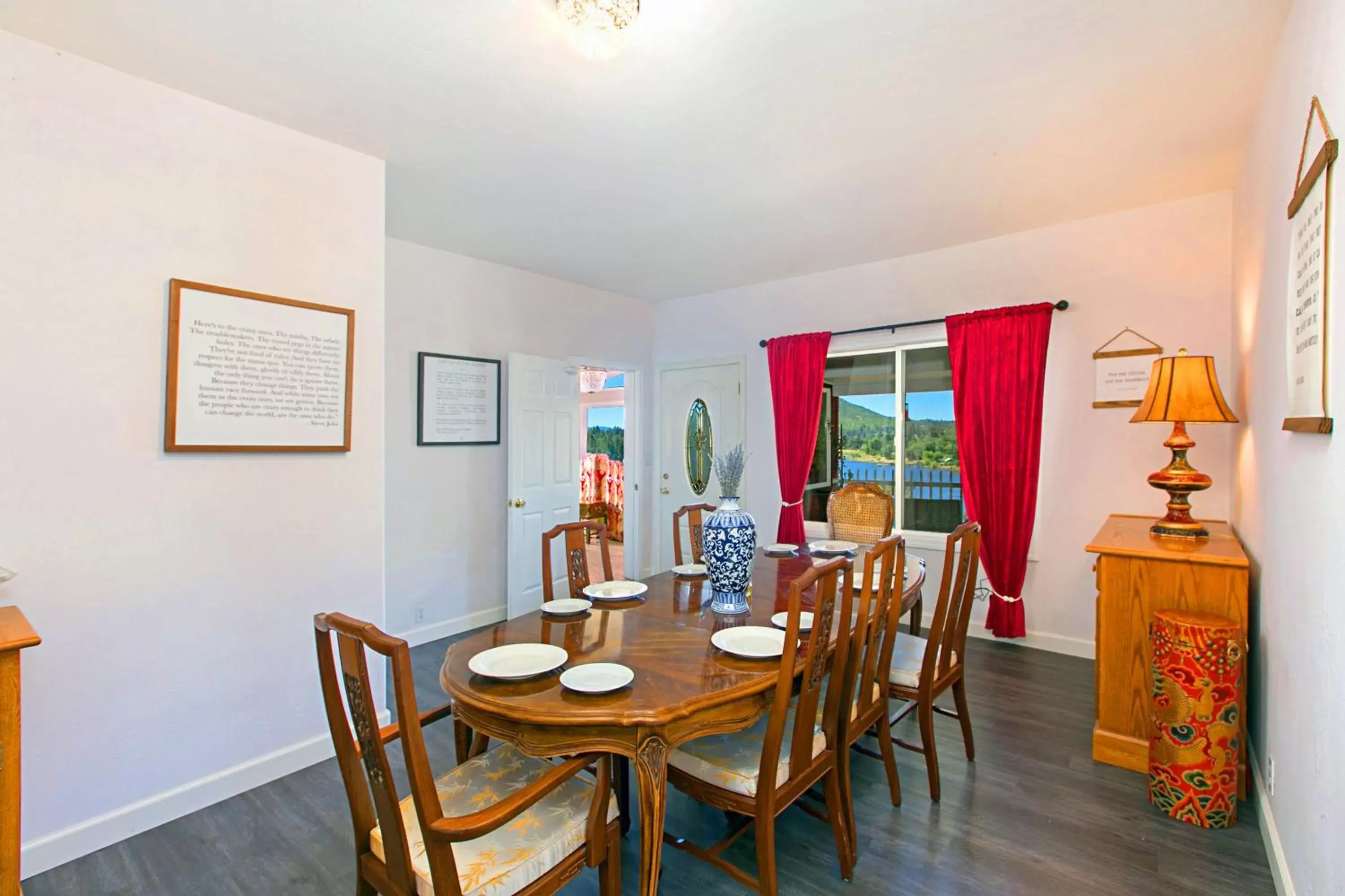 Dining Area in Quiet Mind Mountain Lodge, Retreat & Spa