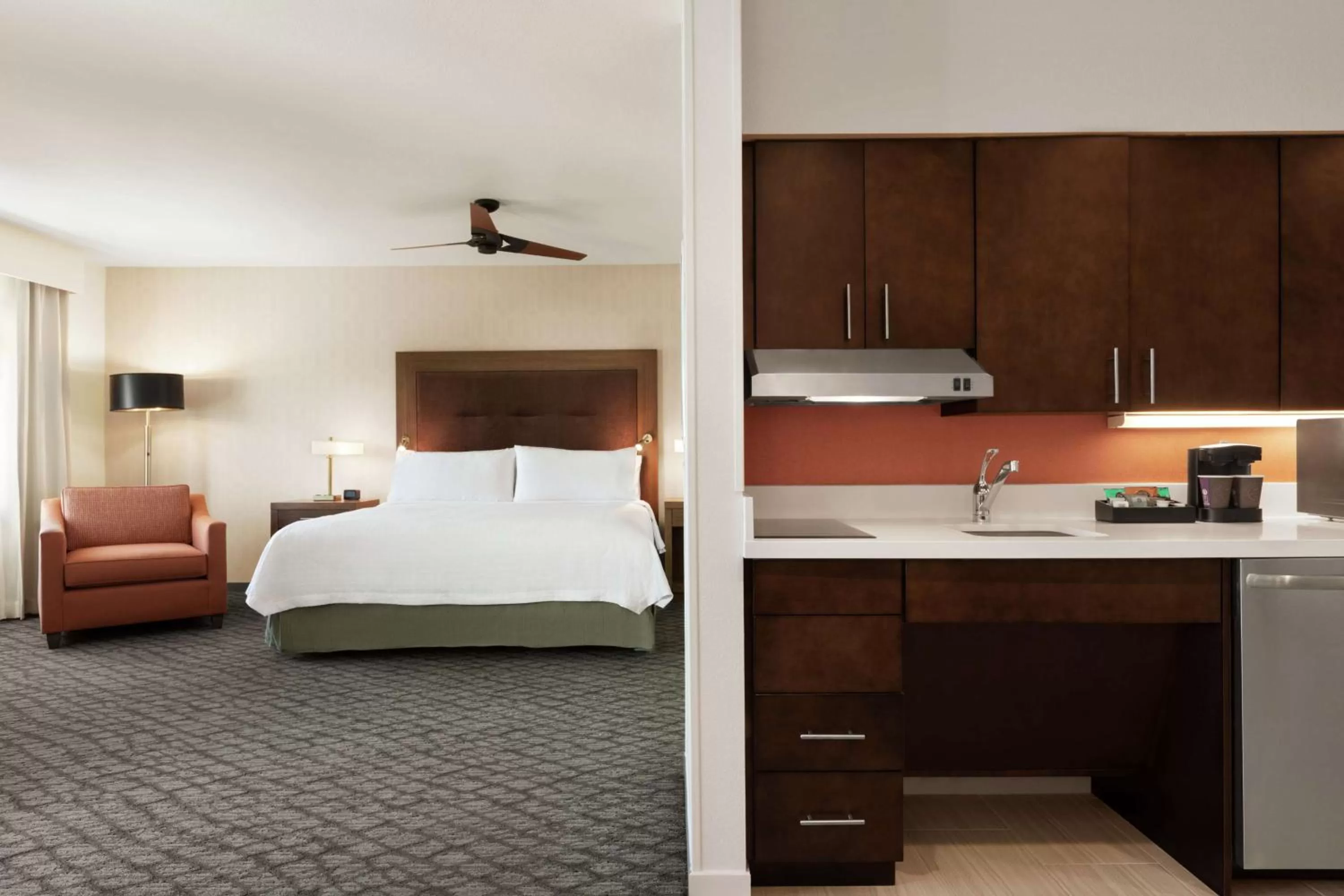Kitchen or kitchenette, Bed in Homewood Suites by Hilton Houston NW at Beltway 8