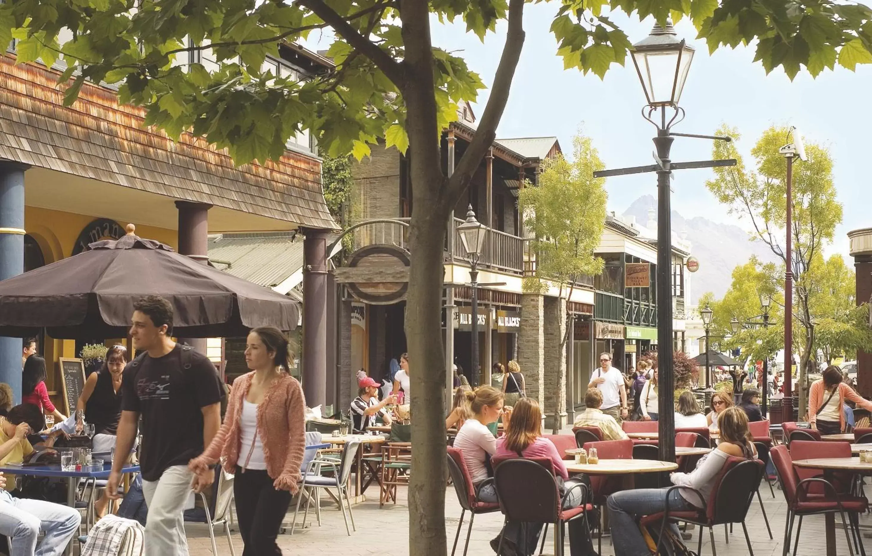 Living room in Oaks Queenstown Shores Resort Living room in Oaks Queenstown Shores Resort
