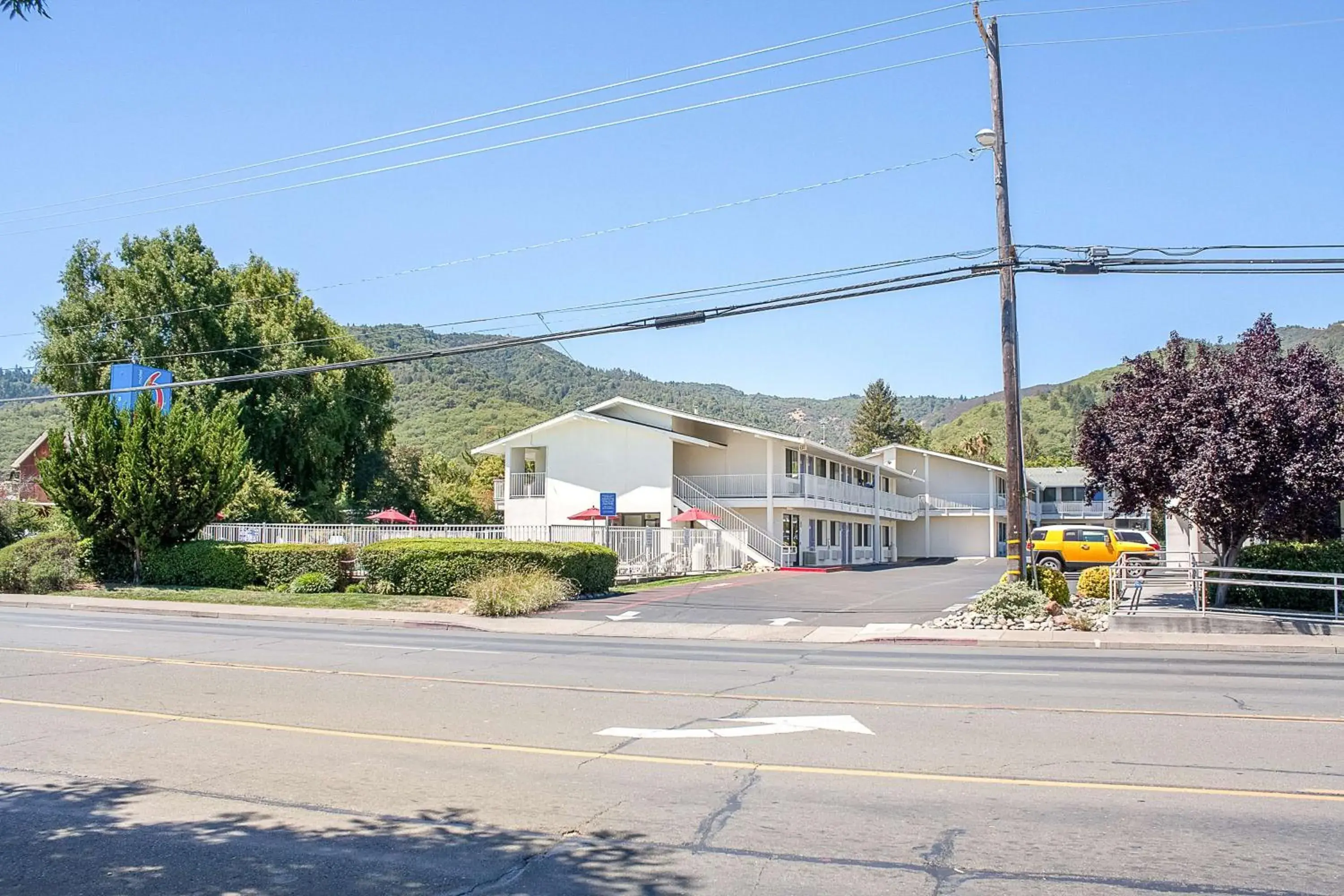 Property Building in Motel 6-Ukiah, CA