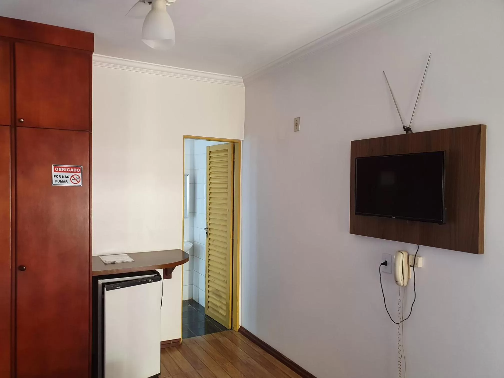 TV and multimedia in Hotel Sta Mônica Marília