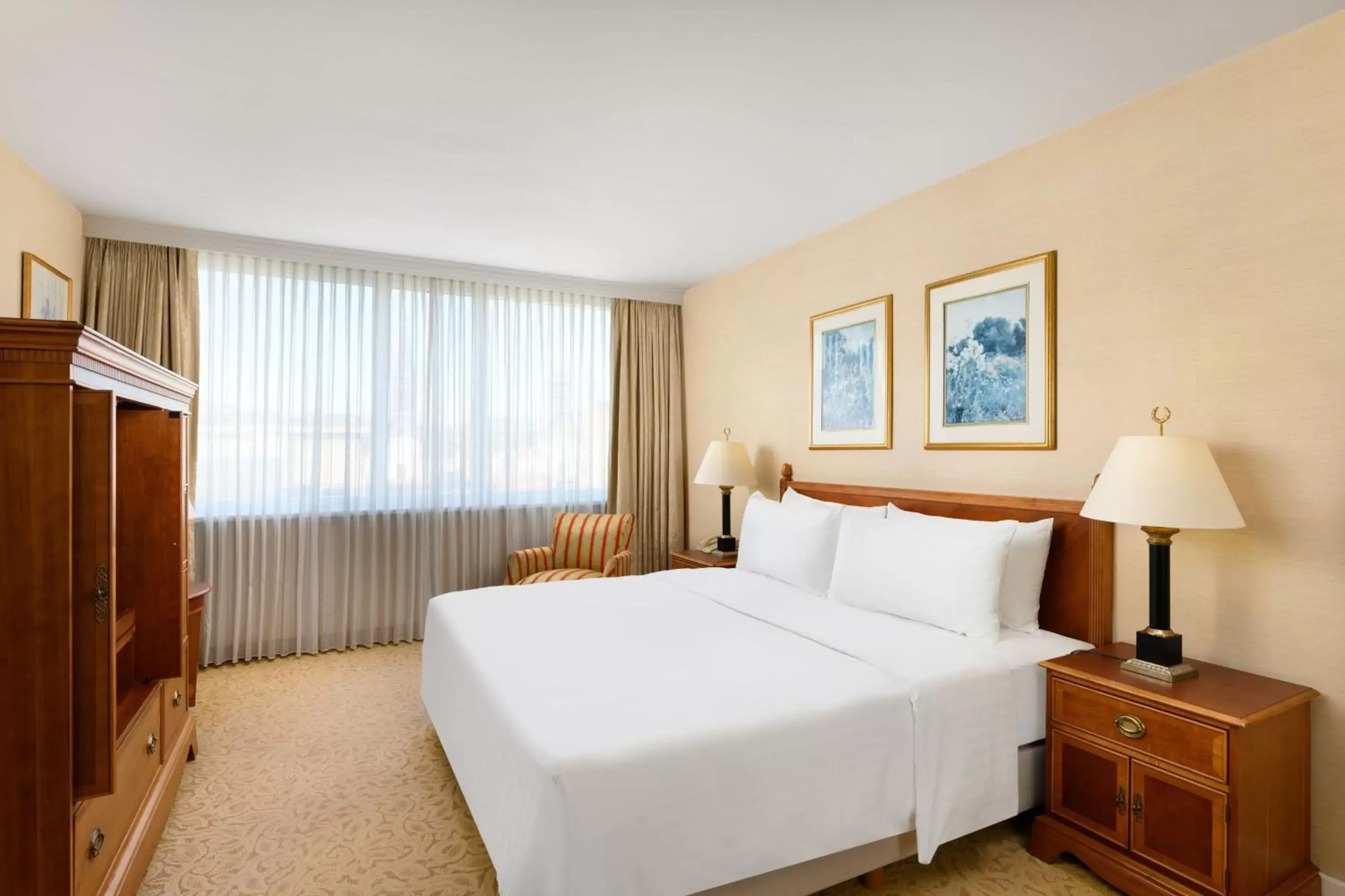 Bedroom, Bed in Millennium Court, Budapest - Marriott Executive Apartments