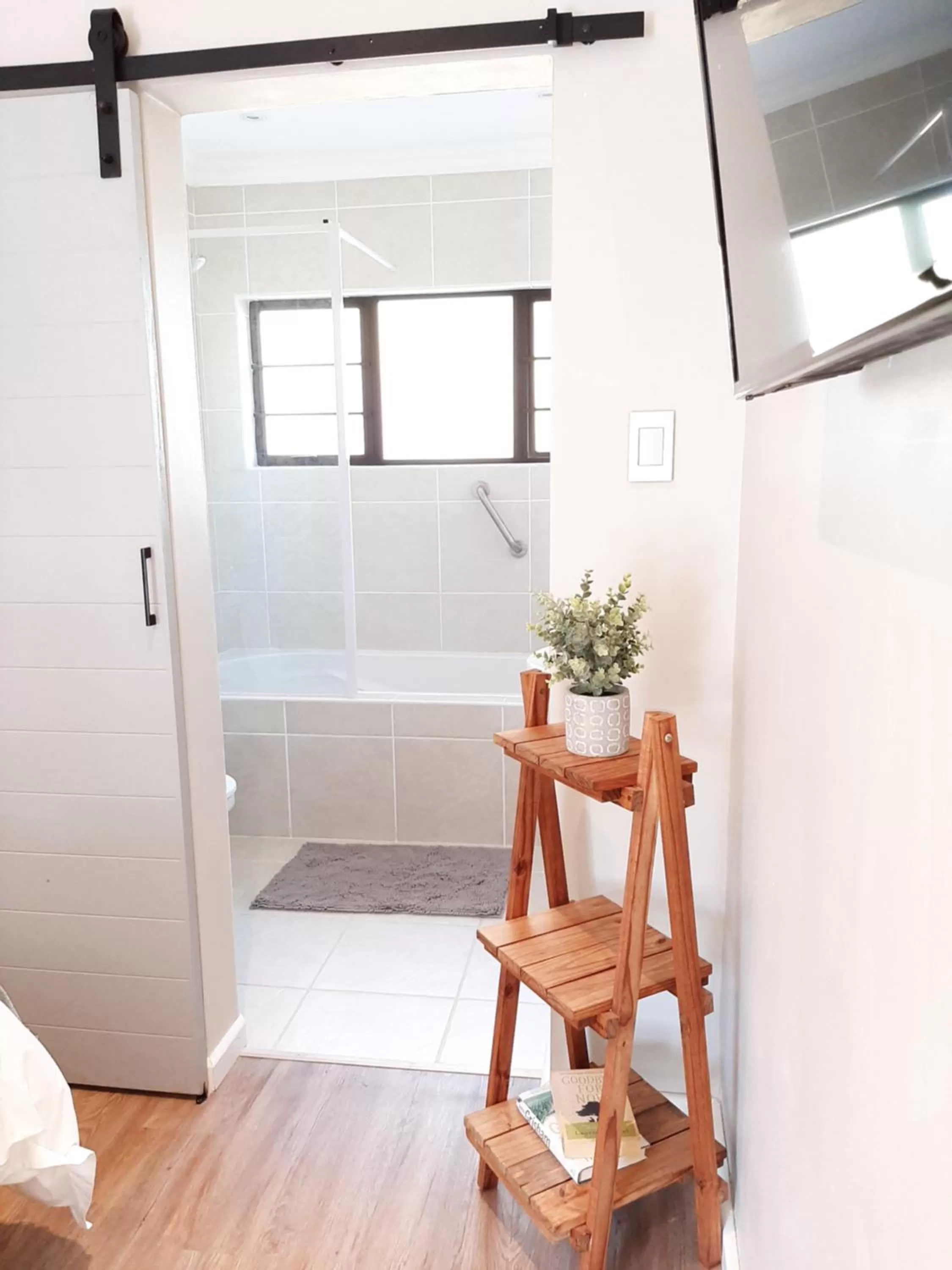 Bathroom, Bed in The Hillcrest Guesthouse