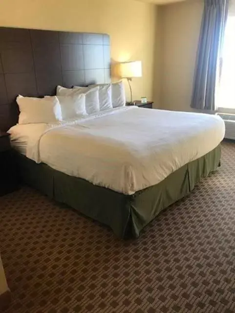 Bed in Cobblestone Inn & Suites - Harper