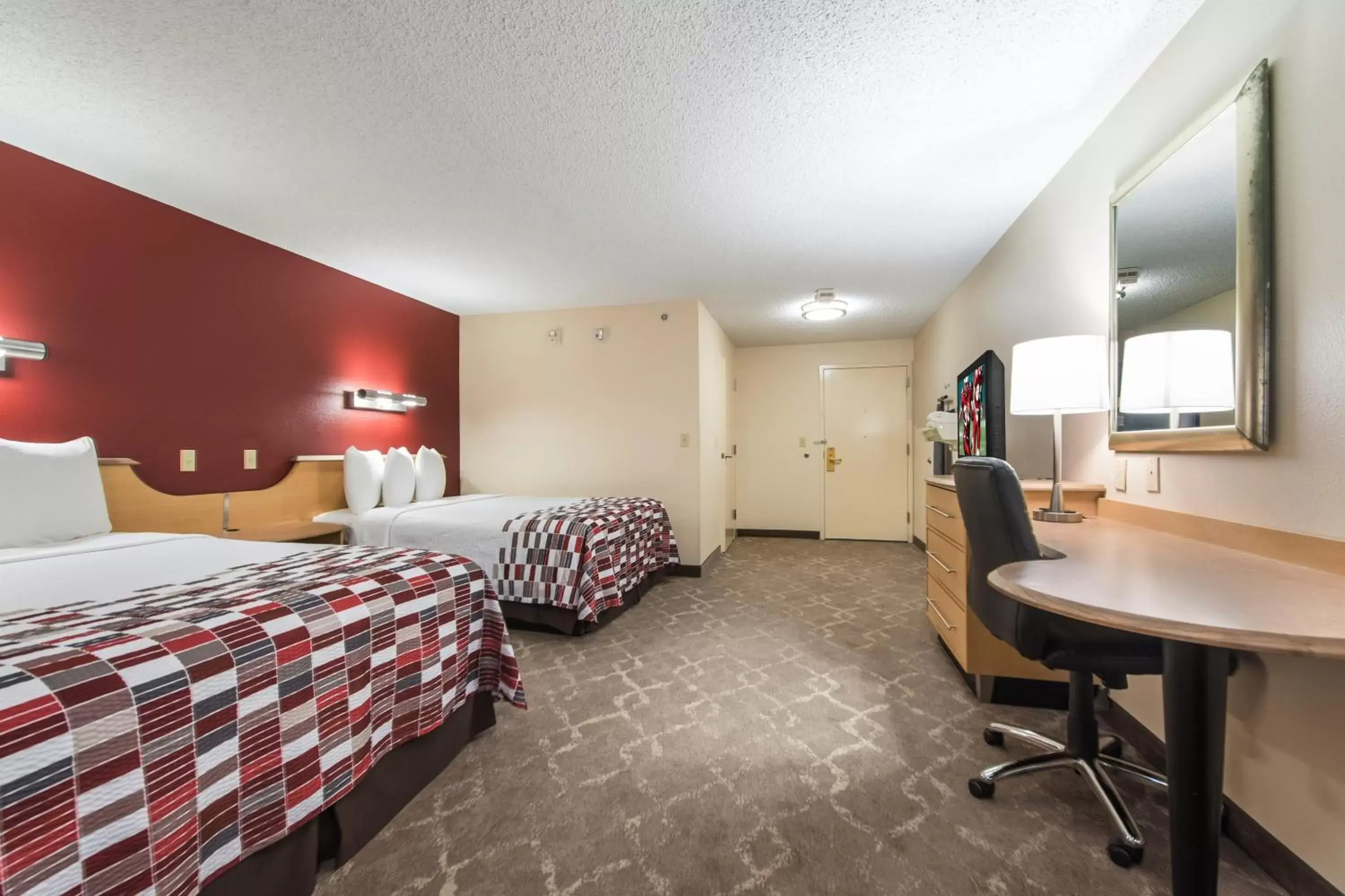 Photo of the whole room in Red Roof Inn Seattle Airport - SEATAC