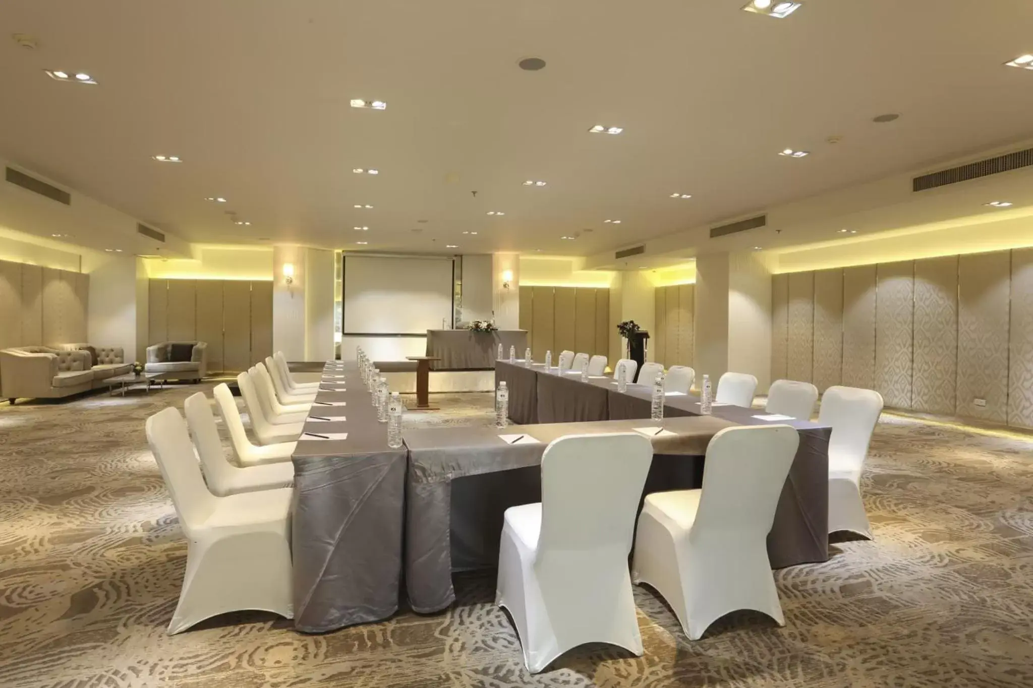Business facilities in TK Palace Hotel & Convention