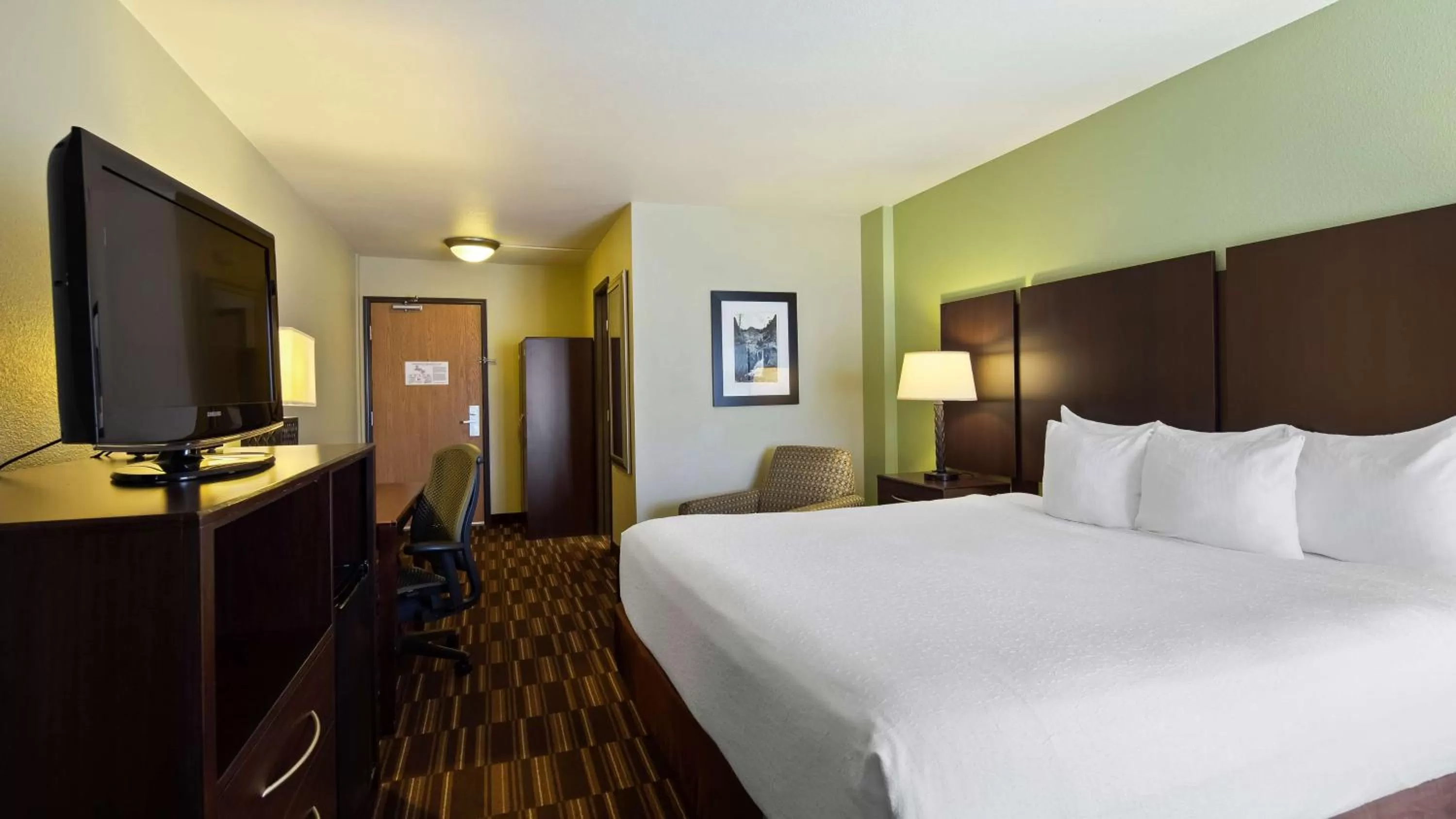 Photo of the whole room, Bed in Best Western Sundowner