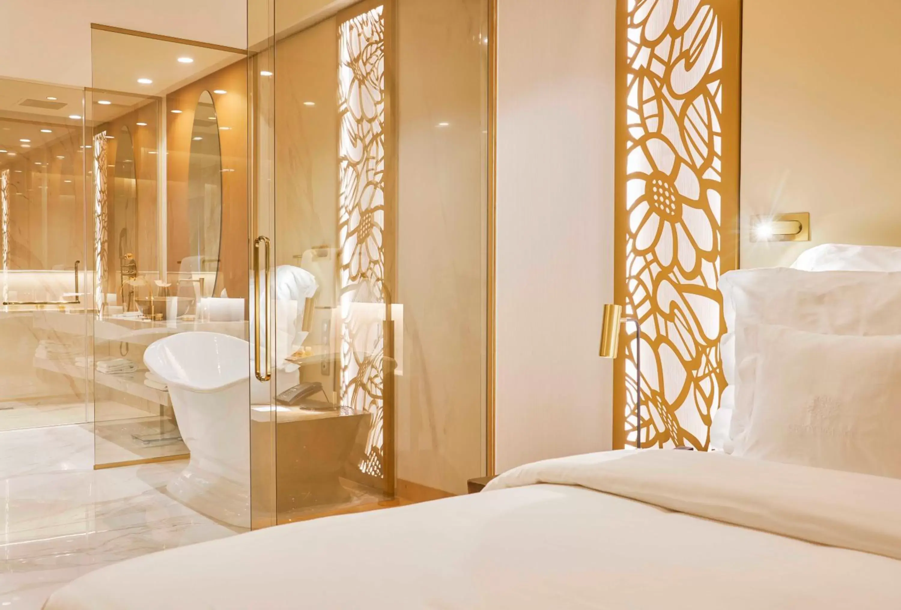 Bathroom in Savoy Palace - The Leading Hotels of the World - Savoy Signature