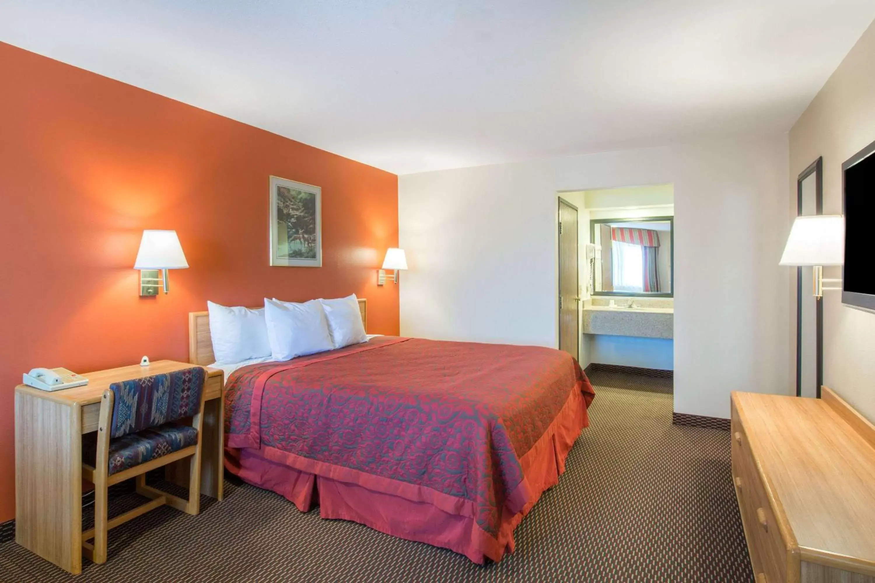 Photo of the whole room, Bed in Days Inn by Wyndham Tucson Airport