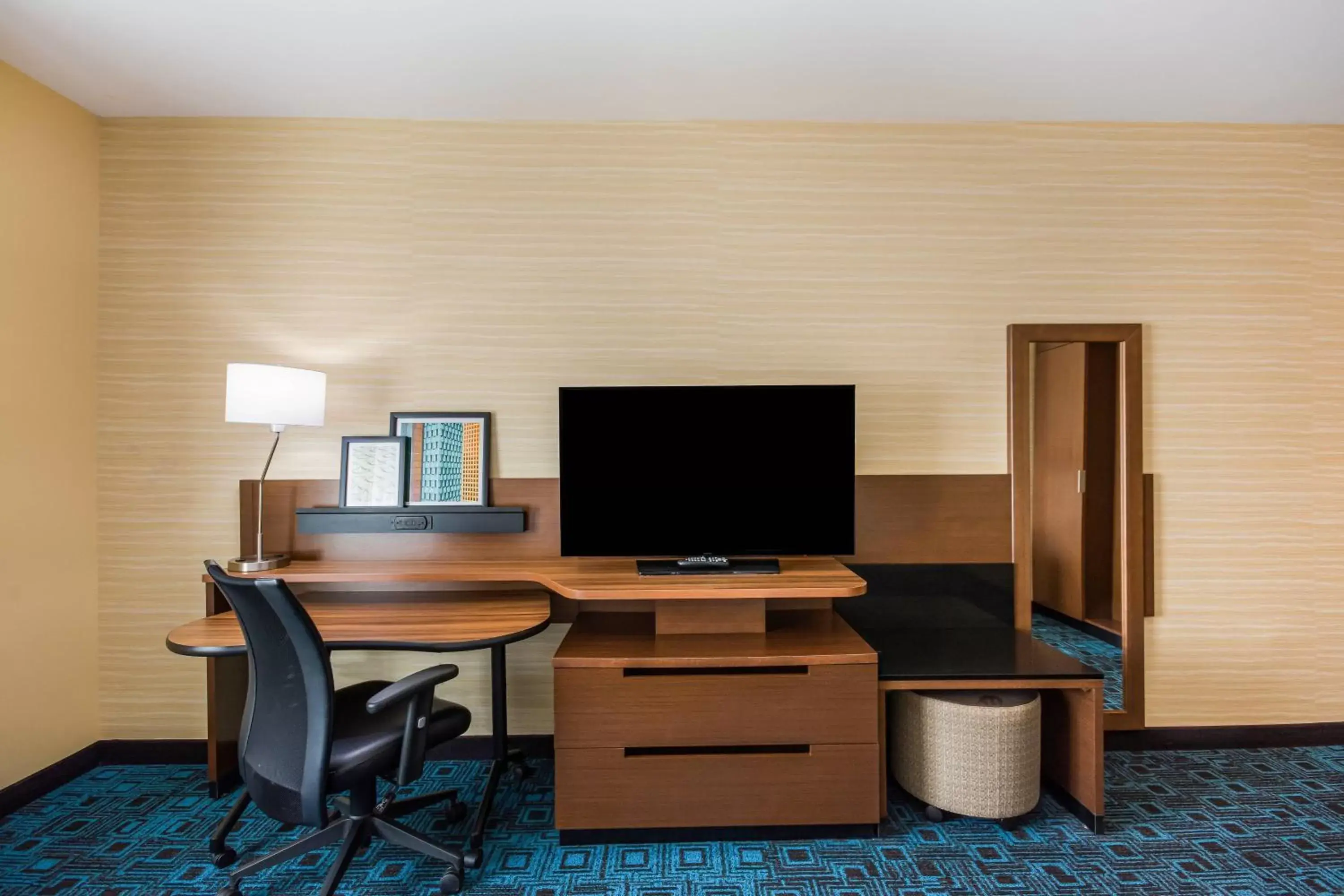 Photo of the whole room, TV/Entertainment Center in Fairfield Inn & Suites by Marriott Chickasha